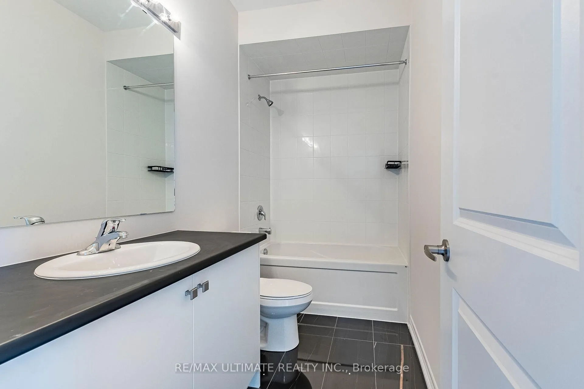 Photo 24 of 39 Sapwood Crescent, Brampton, Snelgrove — HOMEH