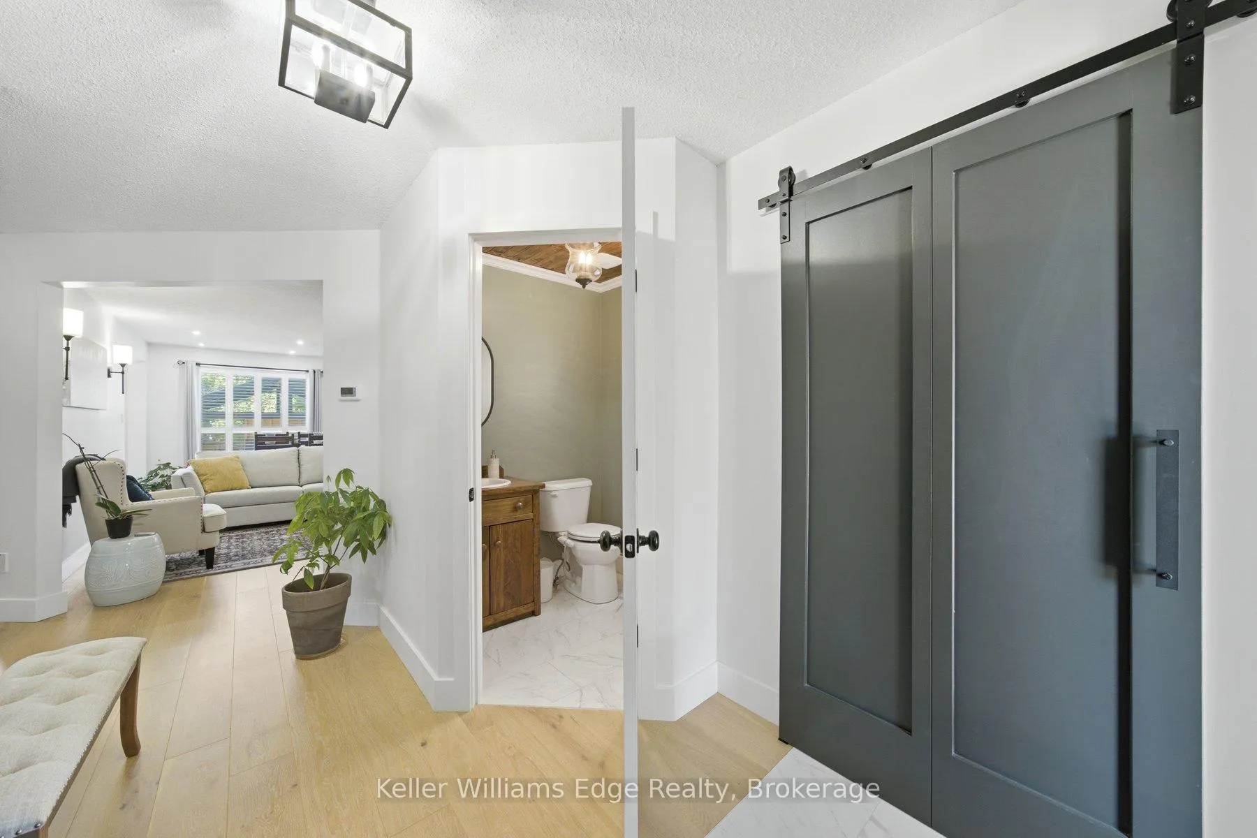Photo 3 of 35 Rosebury Way, Hamilton, Mount Hope — HOMEH