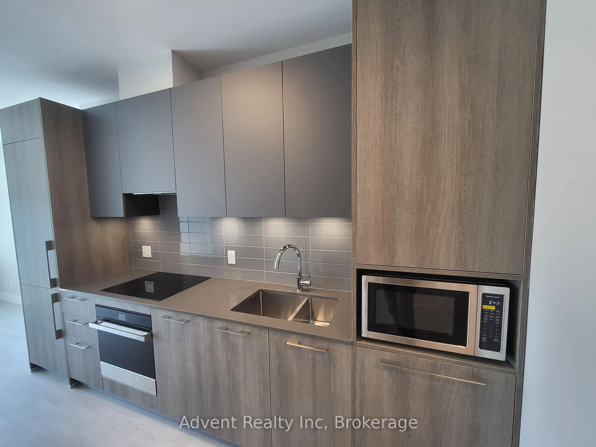 Photo 2 of Unit 707, 18 Water Walk Drive, Markham, Unionville — HOMEH