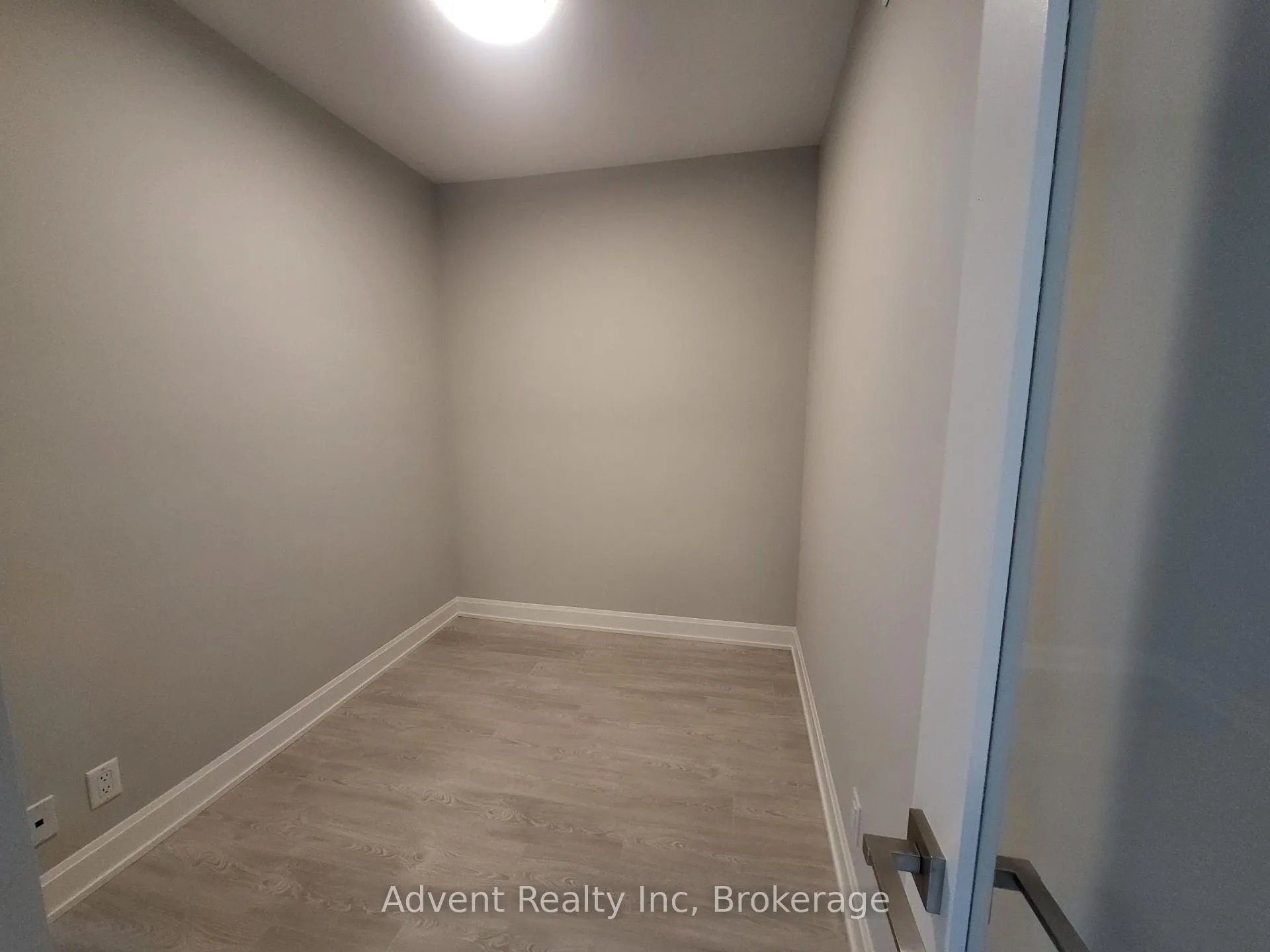 Photo 4 of Unit 707, 18 Water Walk Drive, Markham, Unionville — HOMEH