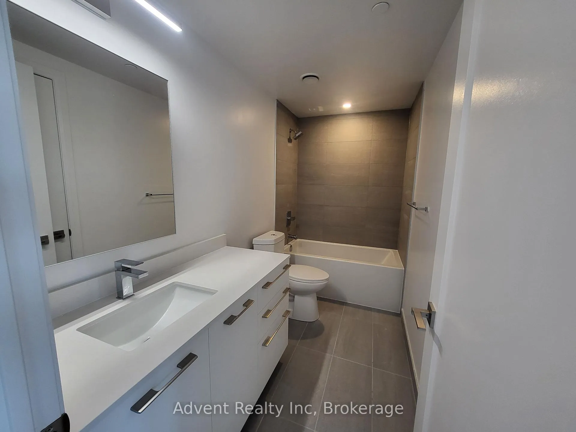 Photo 7 of Unit 707, 18 Water Walk Drive, Markham, Unionville — HOMEH