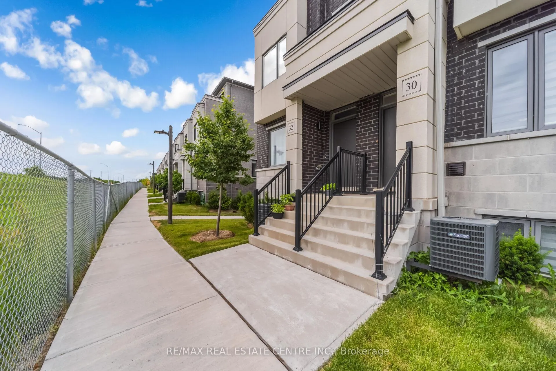 Photo 4 of 30 Lambert Lane, Caledon, Bolton East — HOMEH
