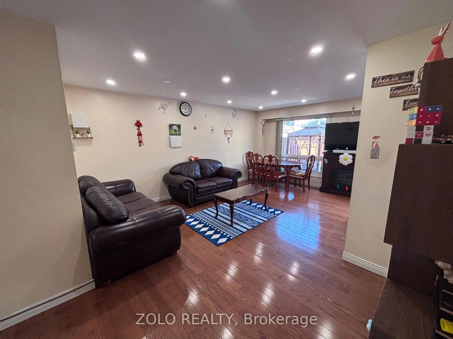 Photo 4 of 34 Primrose Crescent, Brampton, Heart Lake West — HOMEH