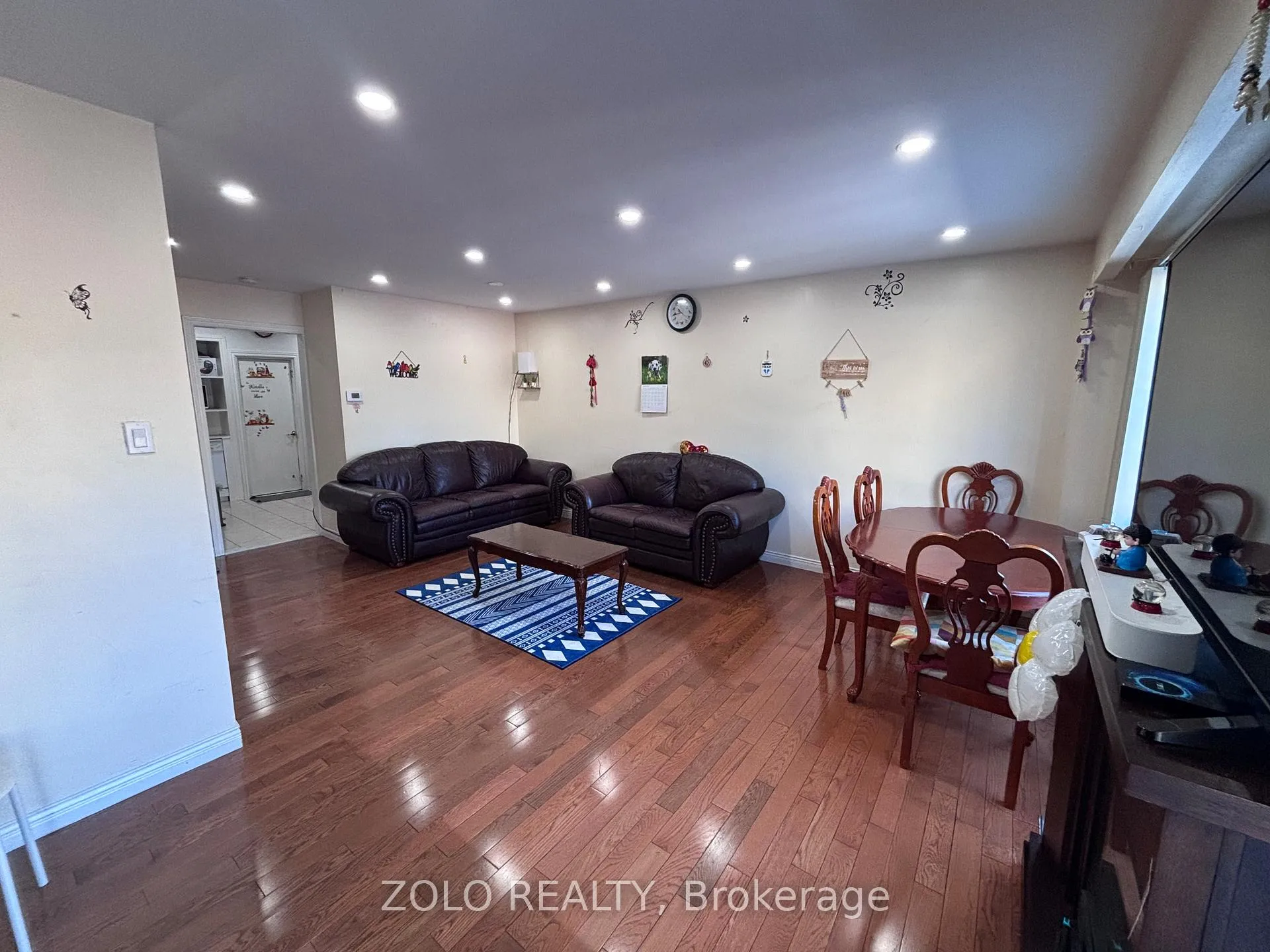 Photo 6 of 34 Primrose Crescent, Brampton, Heart Lake West — HOMEH