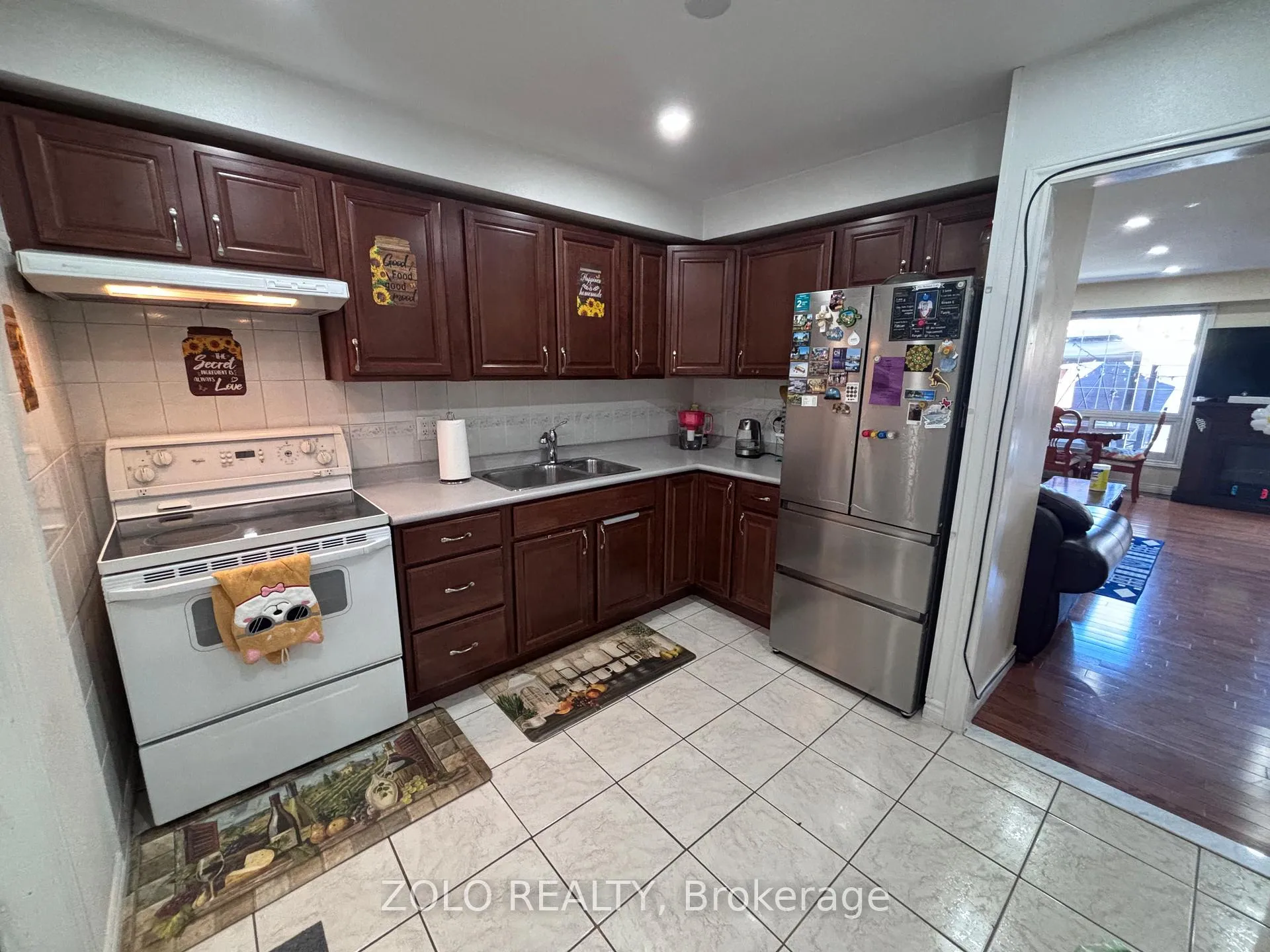 Photo 7 of 34 Primrose Crescent, Brampton, Heart Lake West — HOMEH