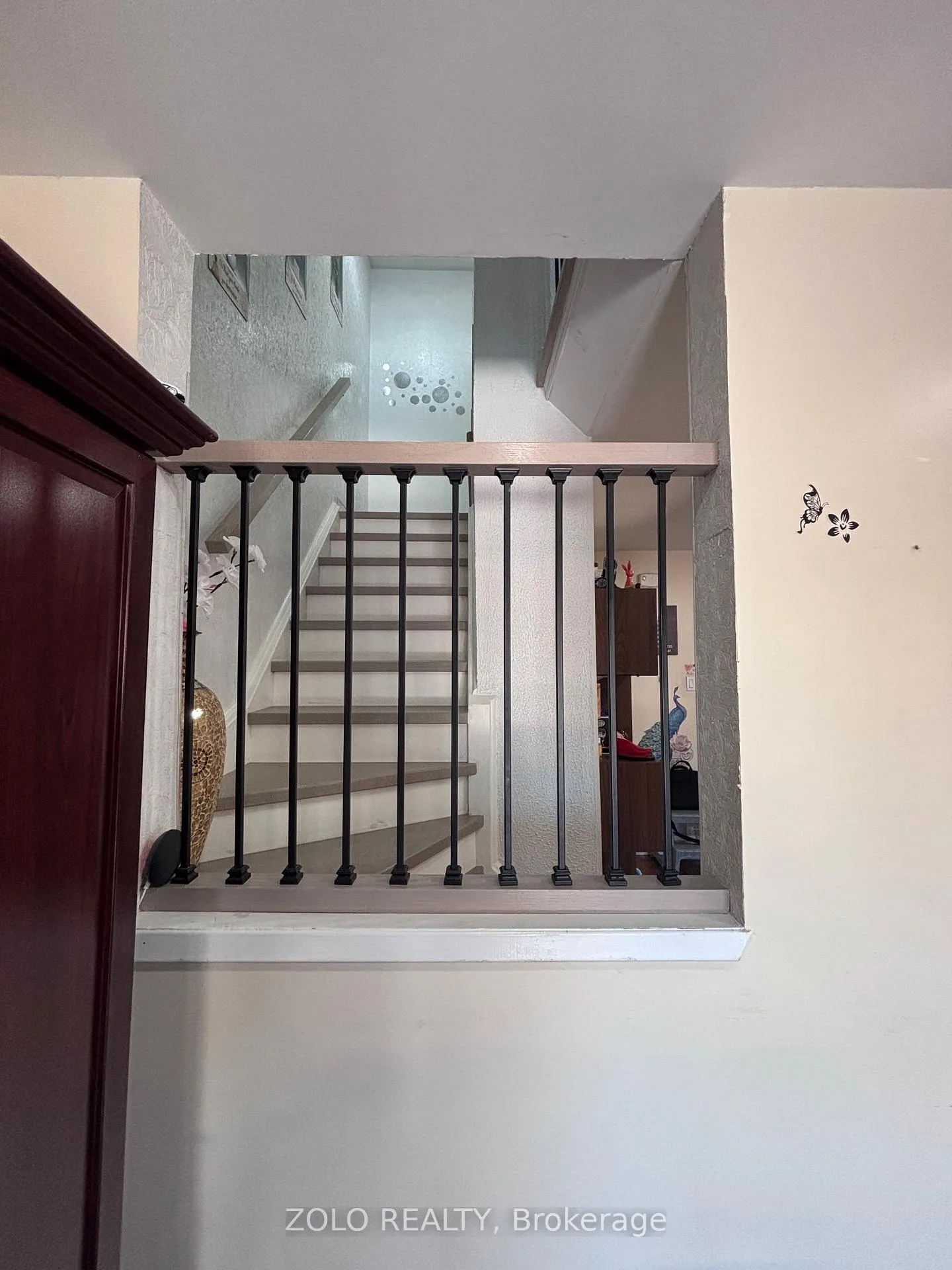 Photo 9 of 34 Primrose Crescent, Brampton, Heart Lake West — HOMEH