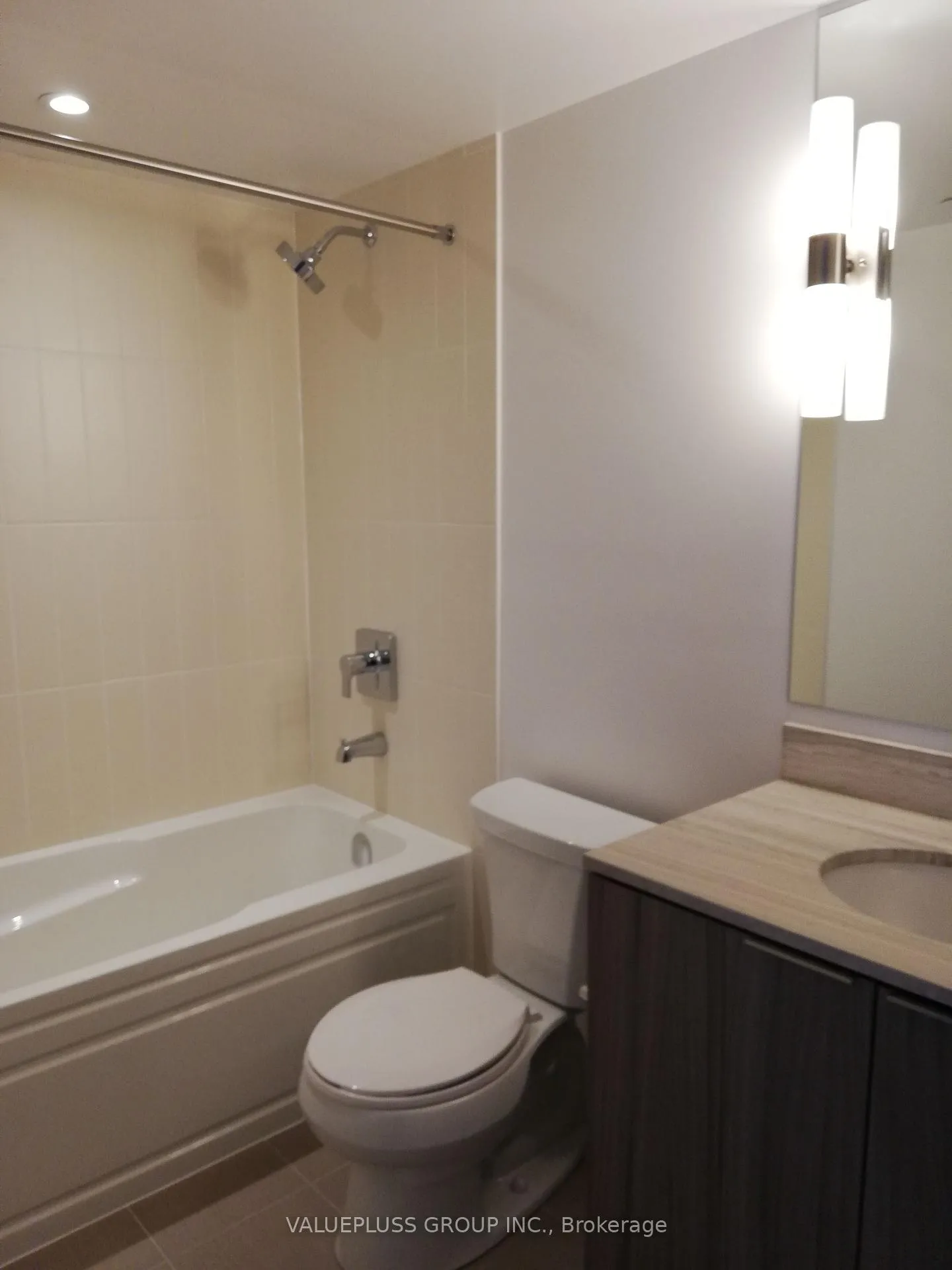 Photo 12 of Unit 601, 955 Bay Street, Toronto, Bay Street Corridor — HOMEH