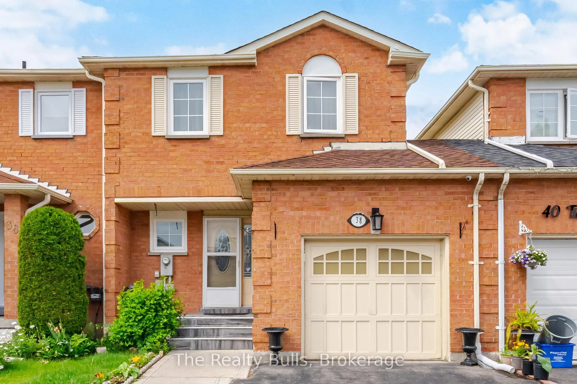 Photo 1 of 38 Thorntree Crescent, Brampton, Fletcher's Creek South — HOMEH