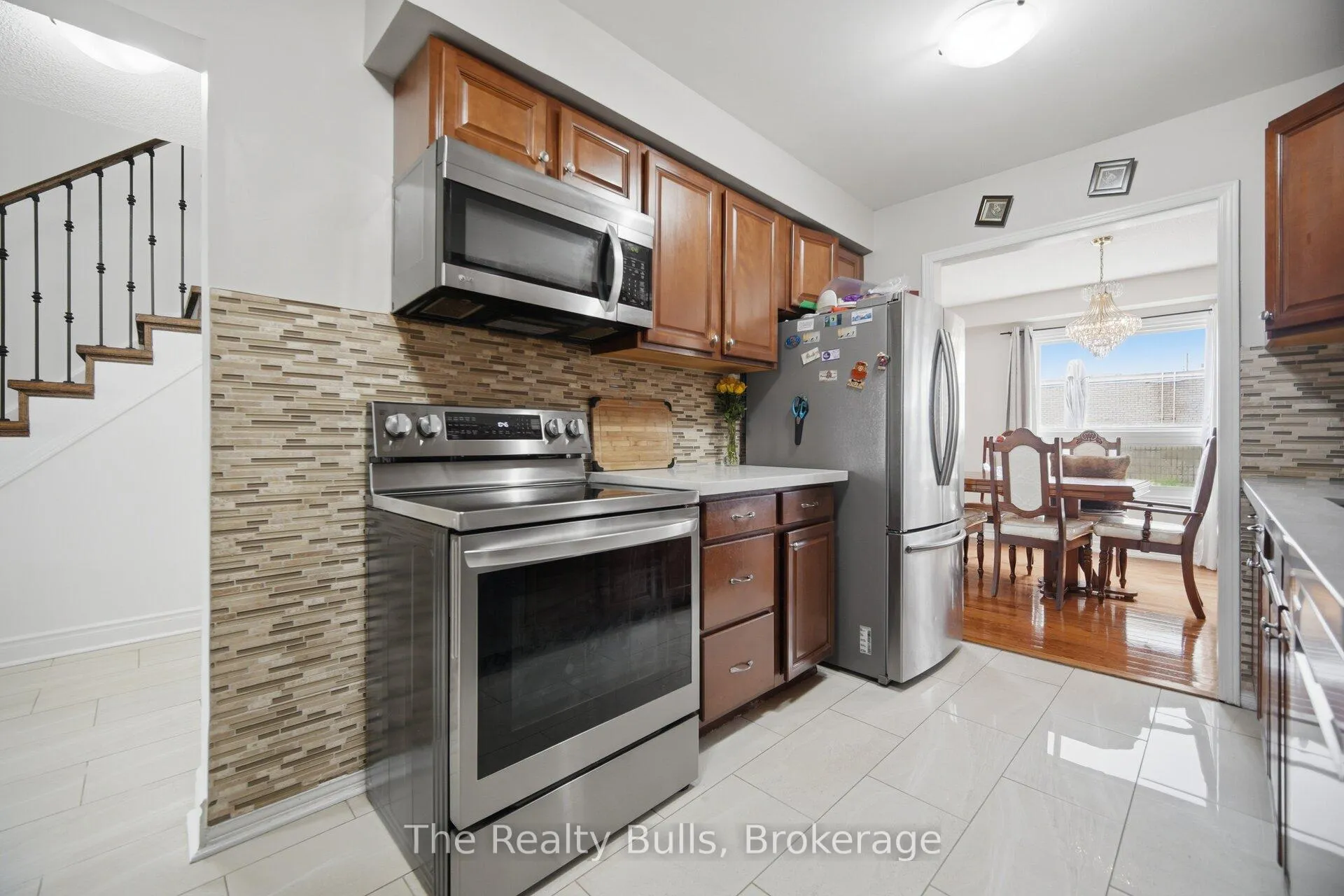 Photo 9 of 38 Thorntree Crescent, Brampton, Fletcher's Creek South — HOMEH