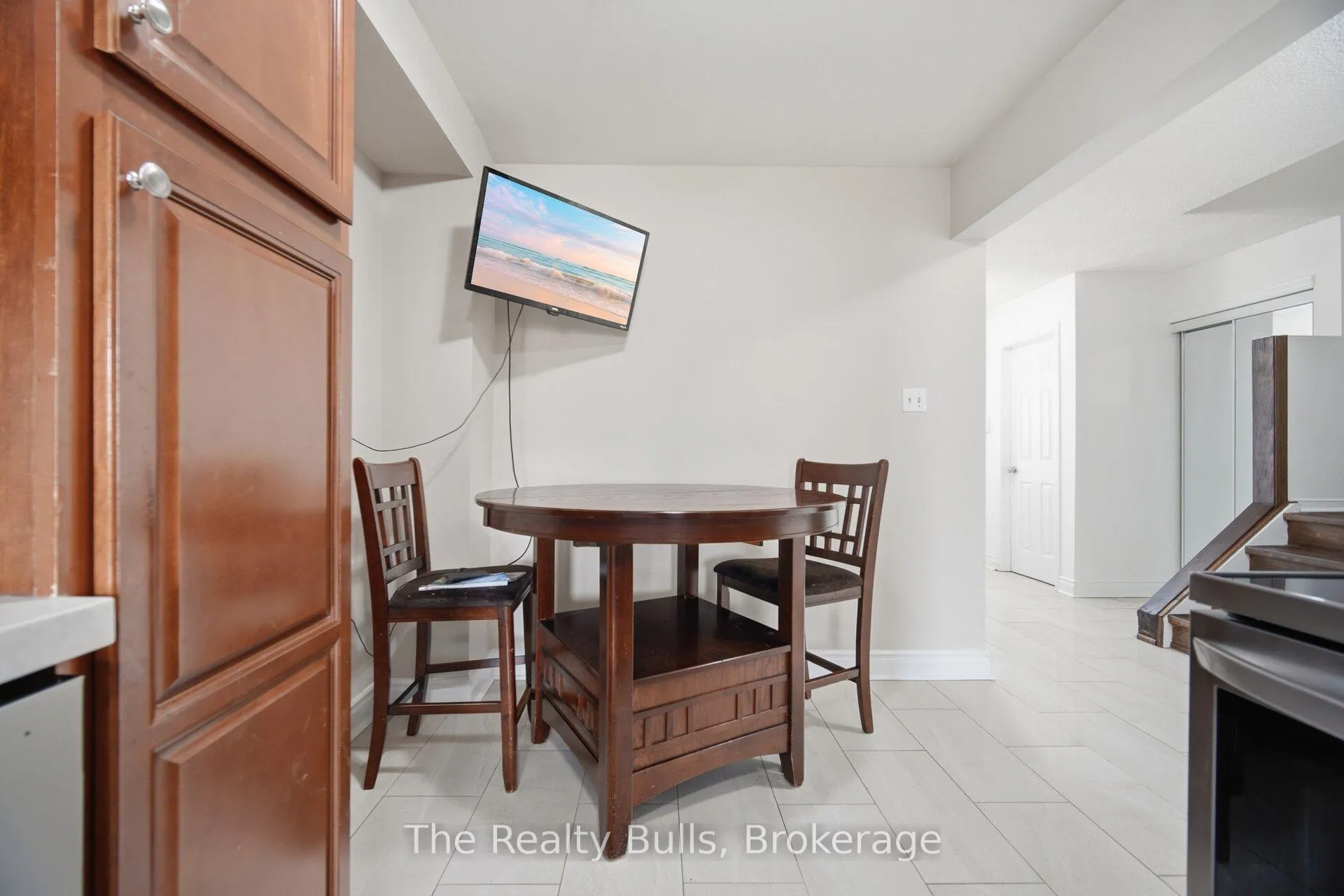Photo 11 of 38 Thorntree Crescent, Brampton, Fletcher's Creek South — HOMEH