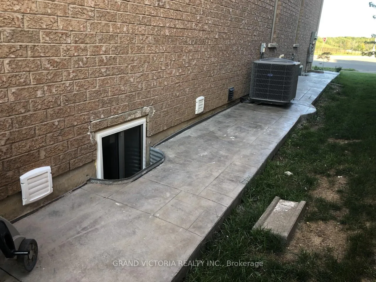 Photo 4 of Lower 185 Skinner Road, Hamilton, Waterdown — HOMEH