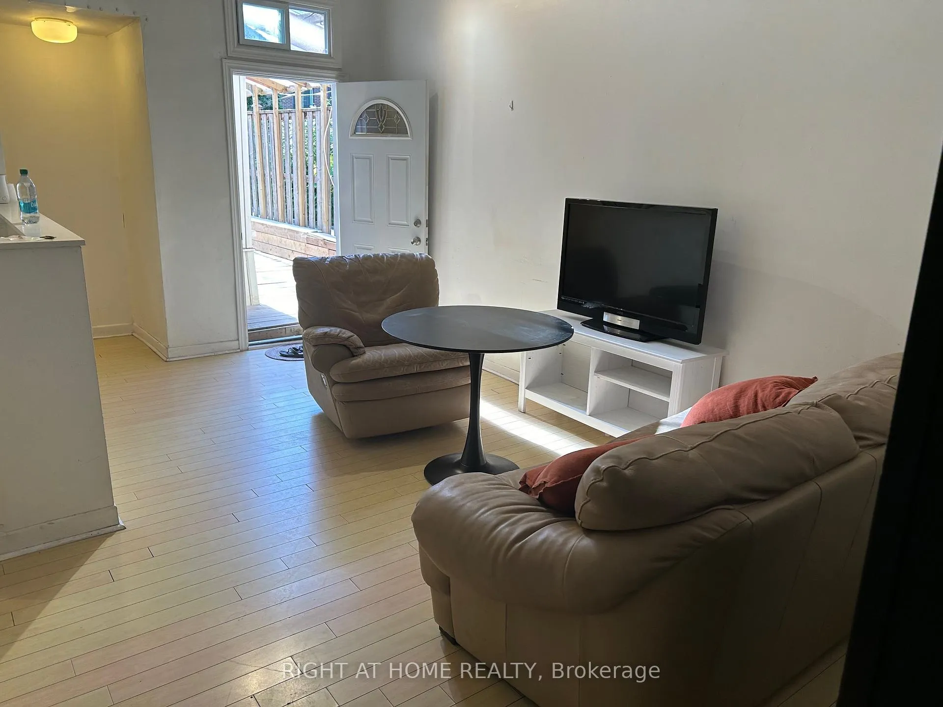 Photo 2 of Unit B, 210 Mccaul Street, Toronto, Kensington-Chinatown — HOMEH
