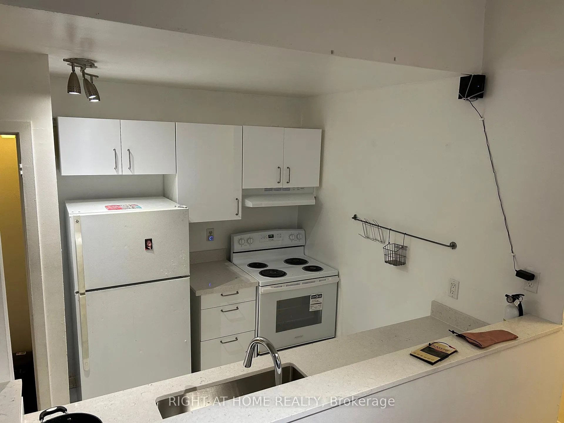 Photo 6 of Unit B, 210 Mccaul Street, Toronto, Kensington-Chinatown — HOMEH