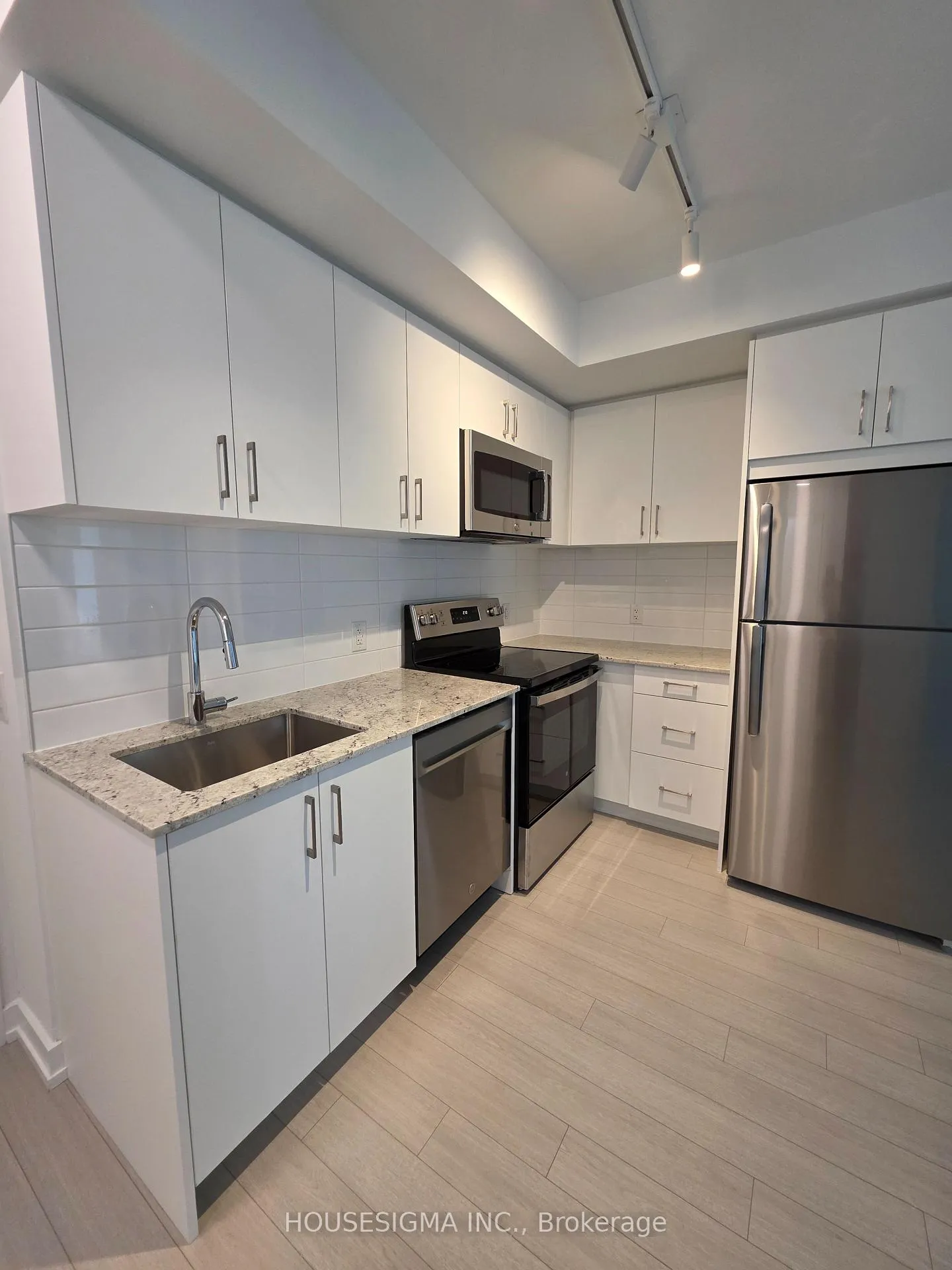 Photo 4 of Unit 607, 4010 Eglinton Avenue W, Etobicoke, Humber Heights — HOMEH