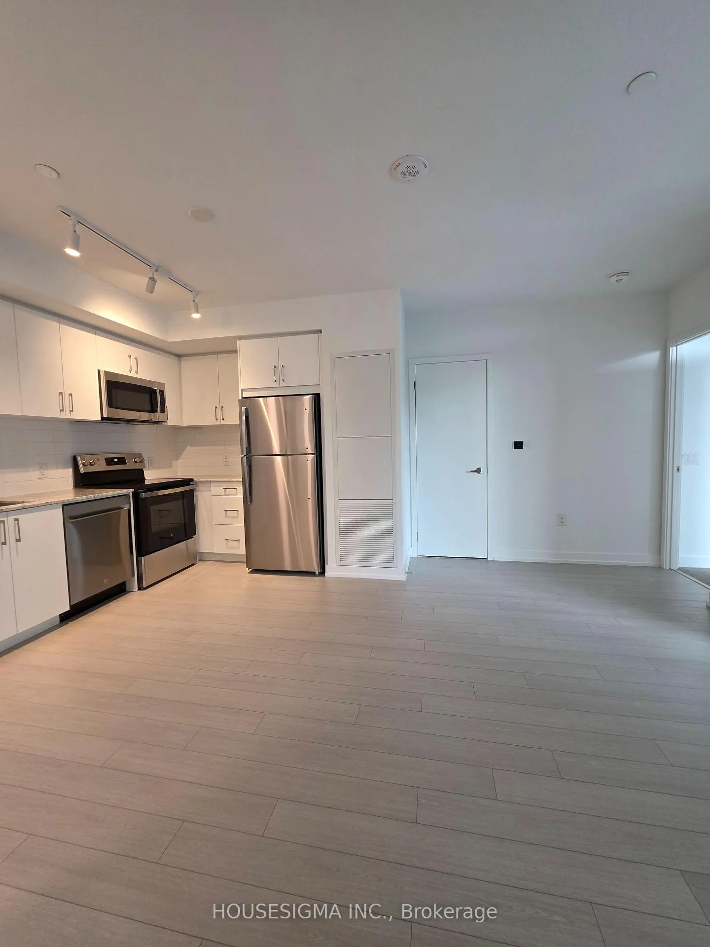 Photo 8 of Unit 607, 4010 Eglinton Avenue W, Etobicoke, Humber Heights — HOMEH