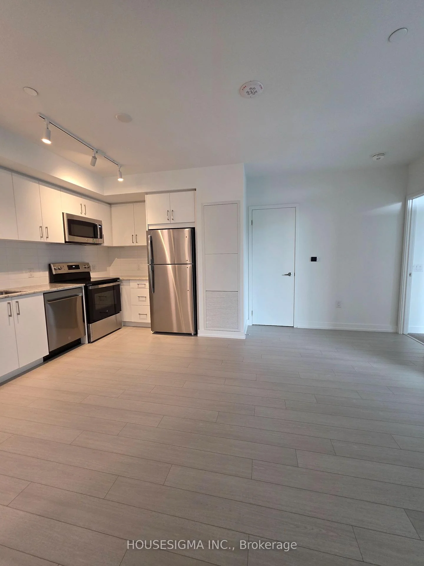 Photo 9 of Unit 607, 4010 Eglinton Avenue W, Etobicoke, Humber Heights — HOMEH