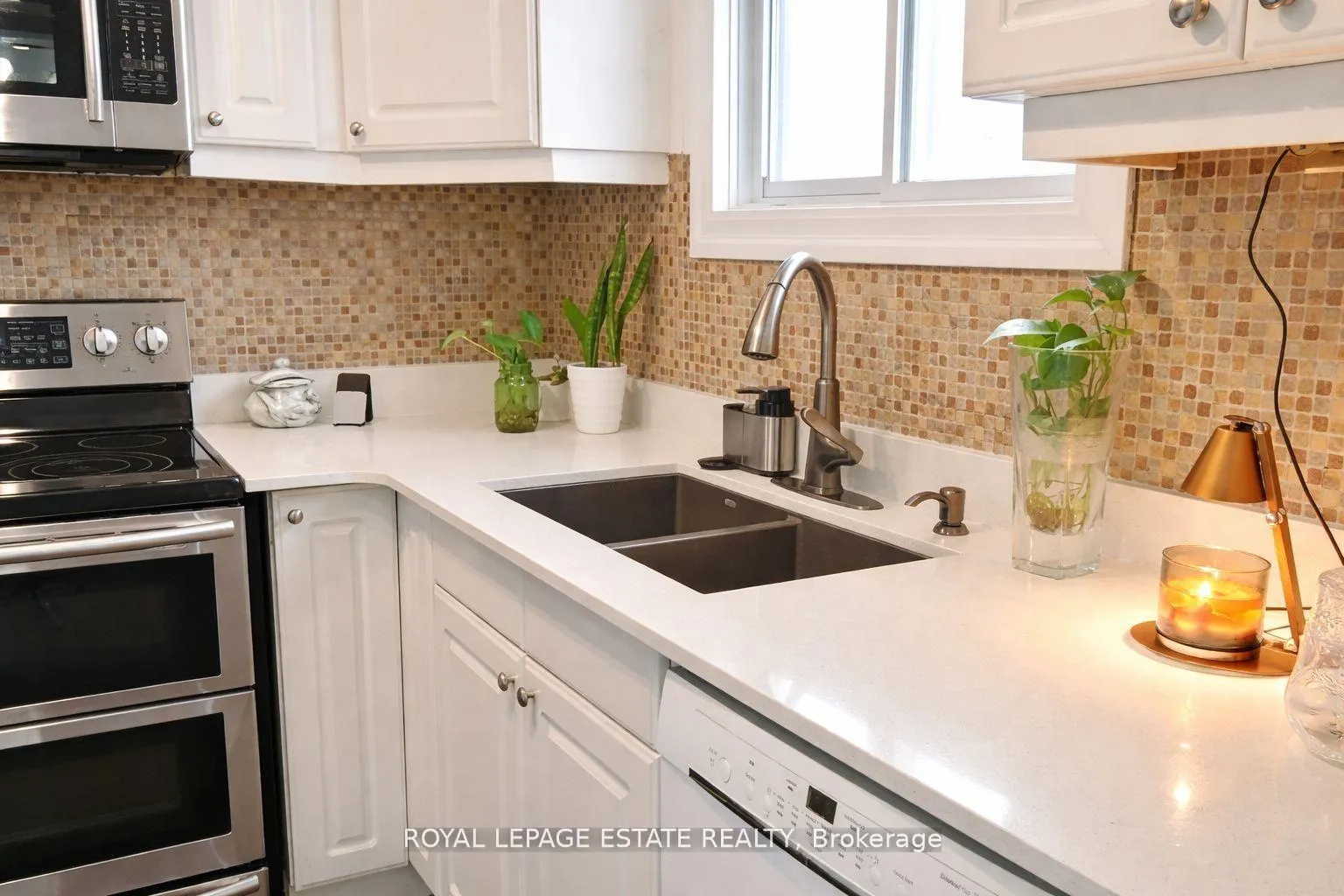 Photo 14 of 130 William Stephenson Drive, Whitby, Blue Grass Meadows — HOMEH