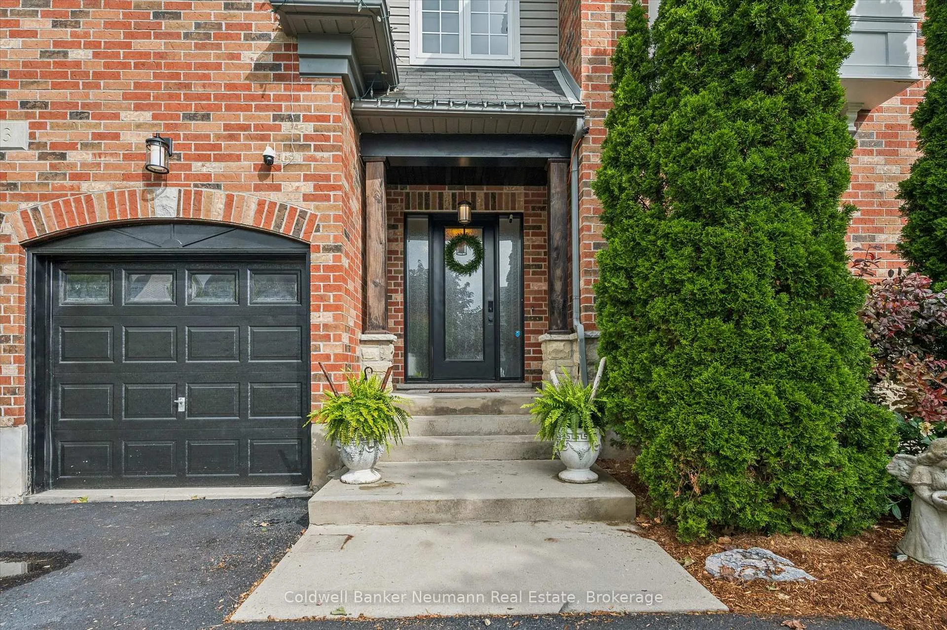 Photo 2 of 3 Truesdale Crescent, Guelph, Kortright West — HOMEH