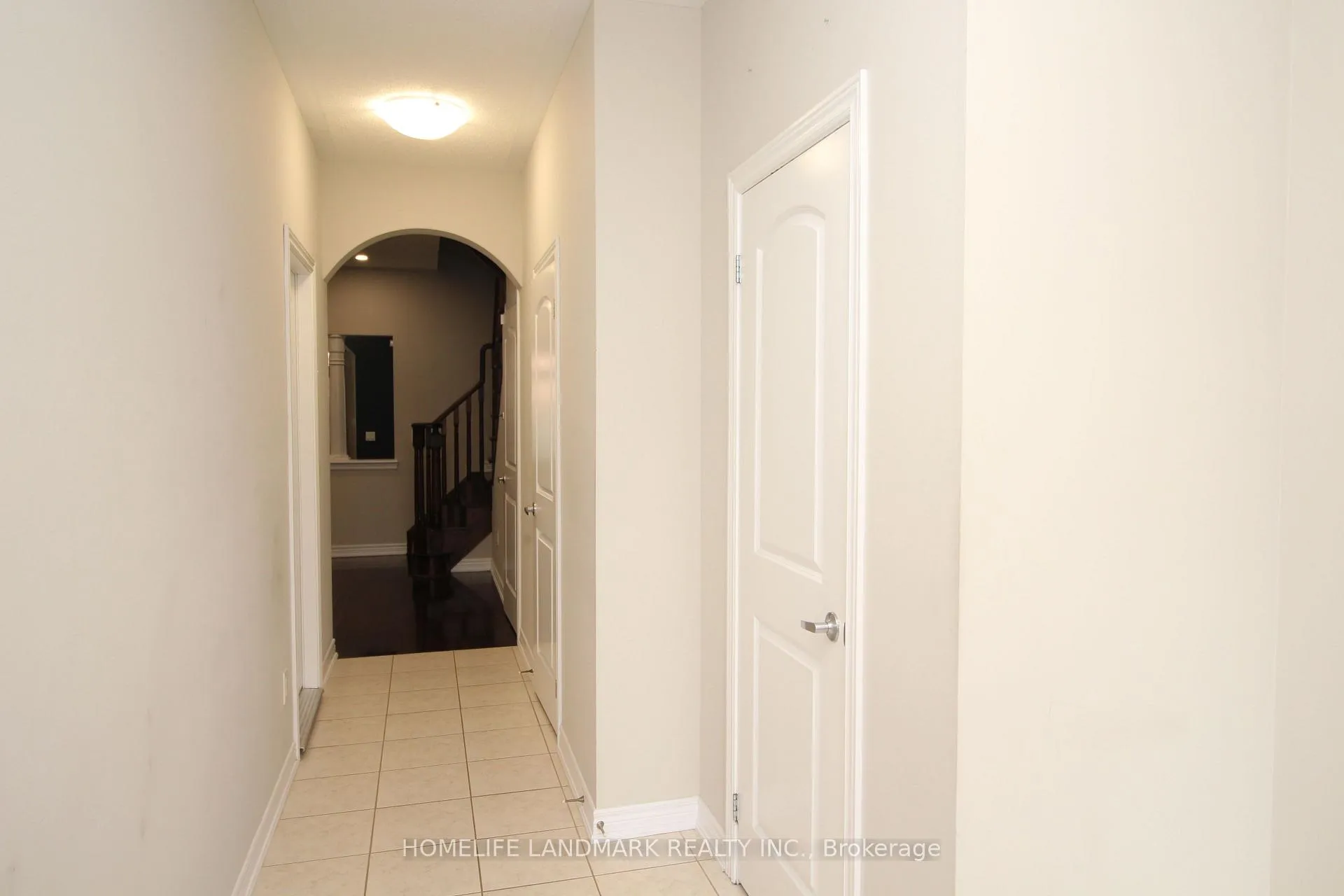Photo 4 of 404 Lady Nadia Drive E, Vaughan, Patterson — HOMEH