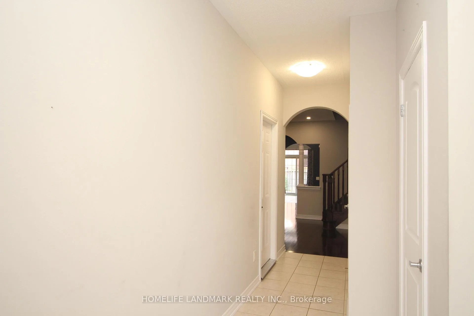 Photo 5 of 404 Lady Nadia Drive E, Vaughan, Patterson — HOMEH