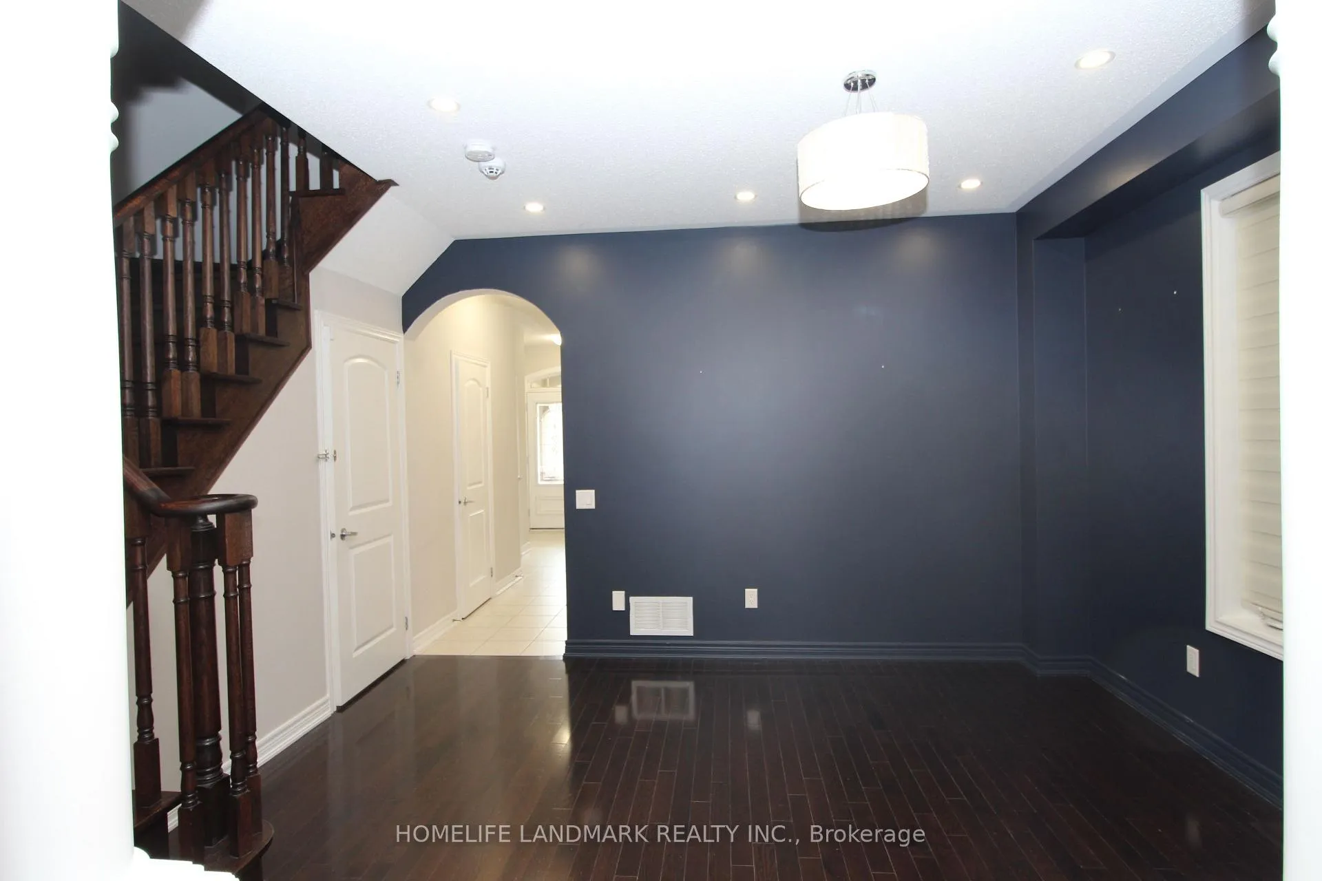 Photo 7 of 404 Lady Nadia Drive E, Vaughan, Patterson — HOMEH