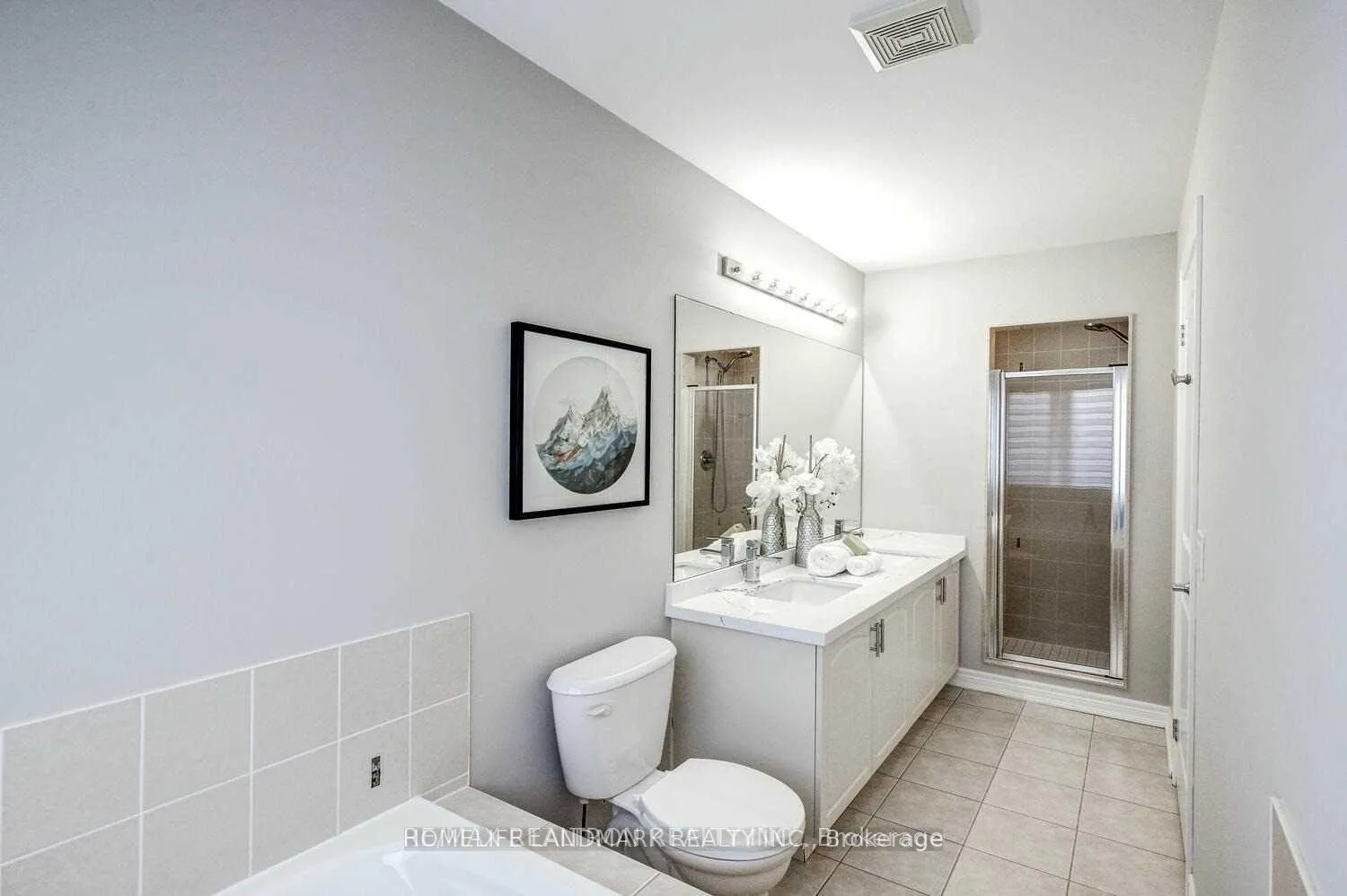 Photo 16 of 404 Lady Nadia Drive E, Vaughan, Patterson — HOMEH