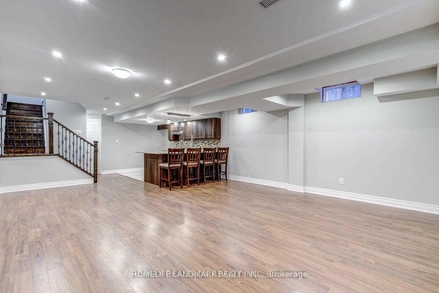 Photo 24 of 404 Lady Nadia Drive E, Vaughan, Patterson — HOMEH