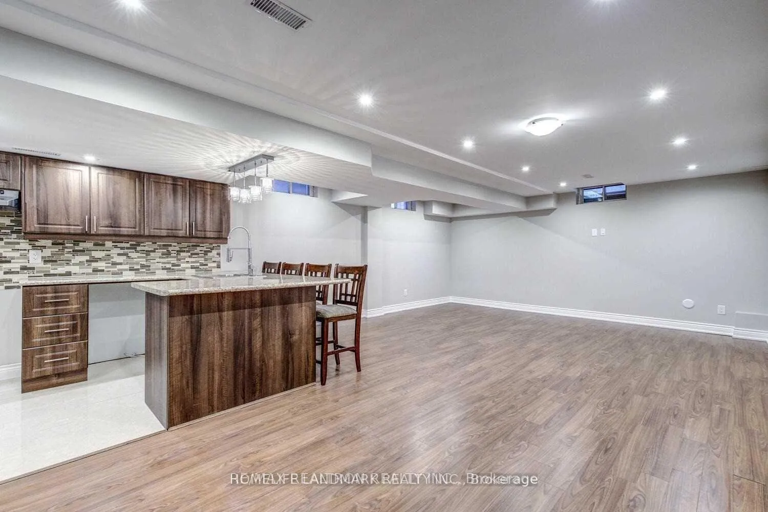 Photo 26 of 404 Lady Nadia Drive E, Vaughan, Patterson — HOMEH