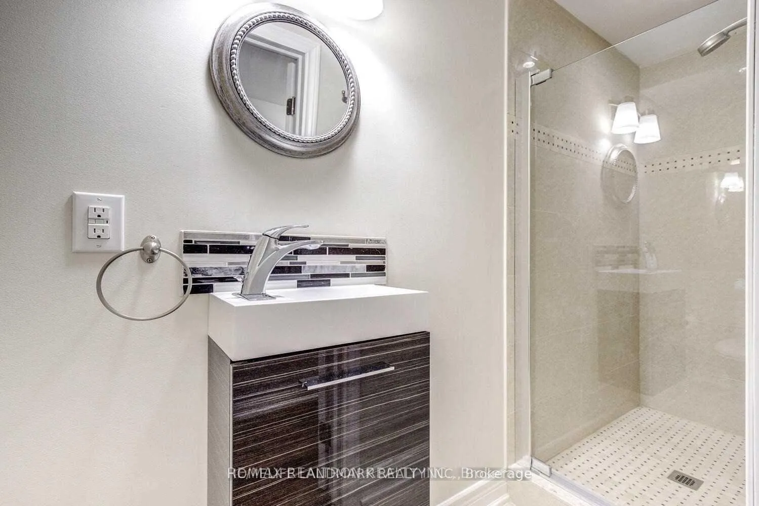Photo 27 of 404 Lady Nadia Drive E, Vaughan, Patterson — HOMEH