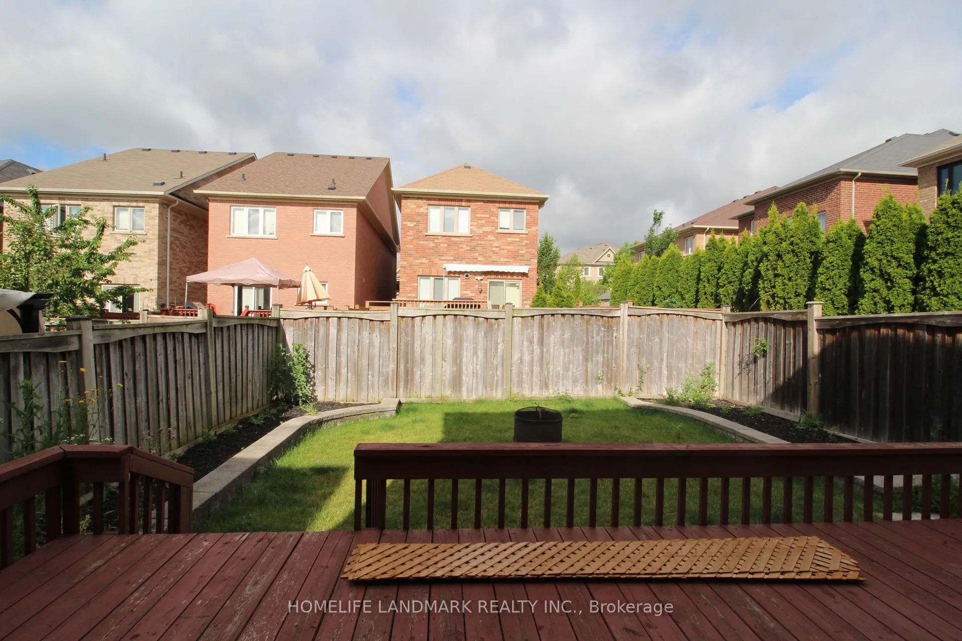 Photo 30 of 404 Lady Nadia Drive E, Vaughan, Patterson — HOMEH