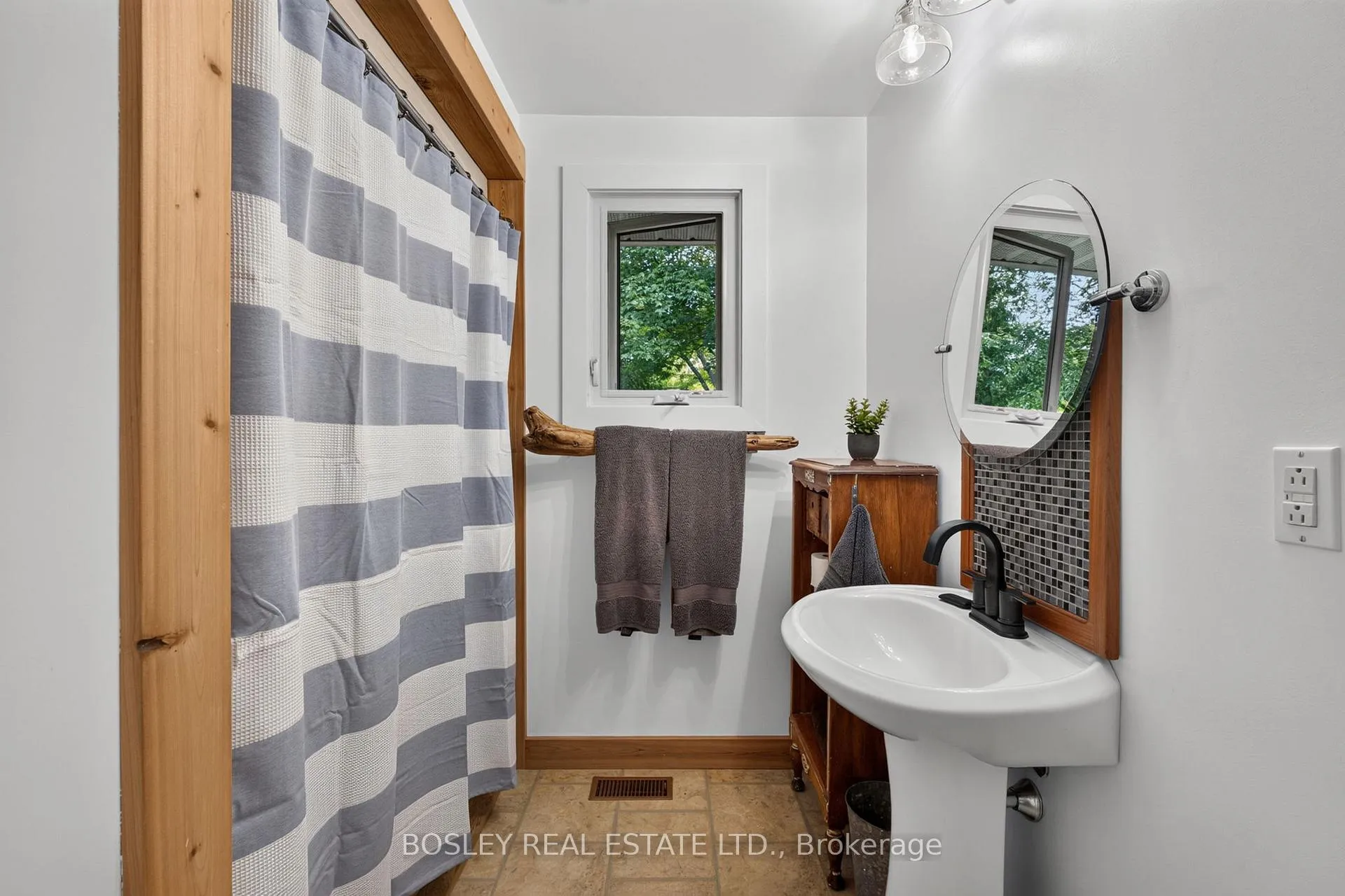 Photo 30 of 77446 Orchard Line, Central Huron, Goderich — HOMEH