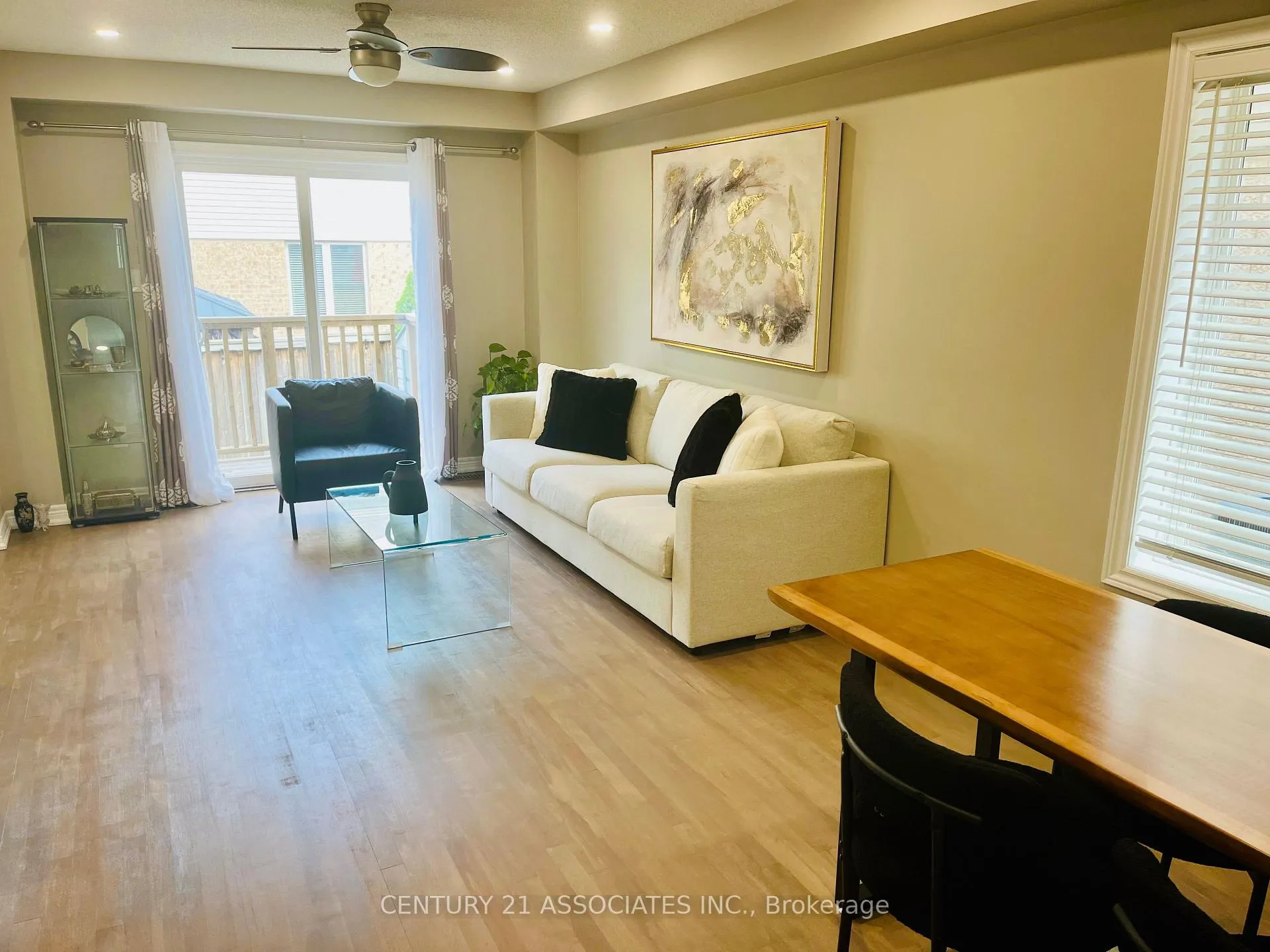 Photo 5 of 4622 Keystone Crescent, Burlington, Alton — HOMEH