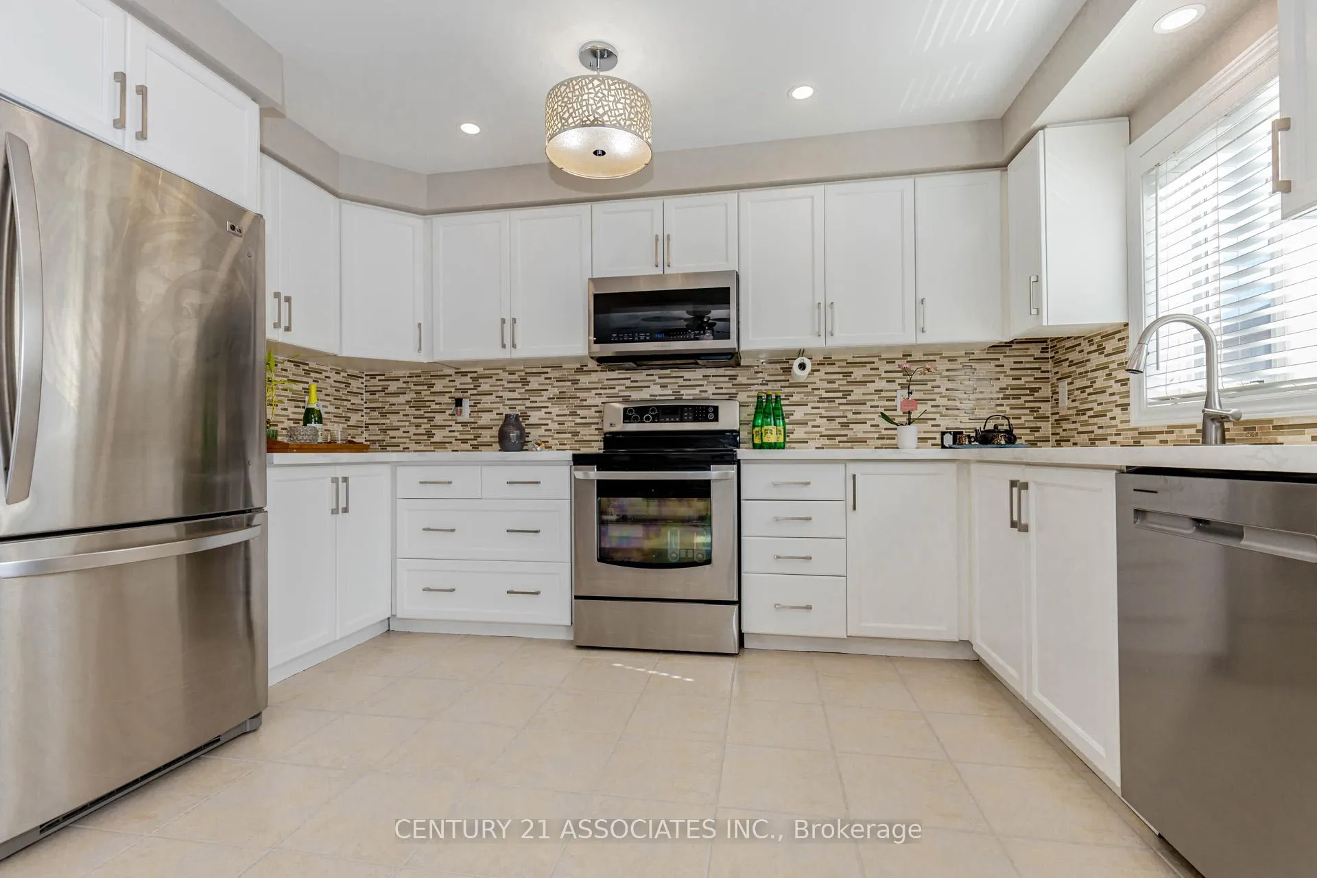 Photo 8 of 4622 Keystone Crescent, Burlington, Alton — HOMEH