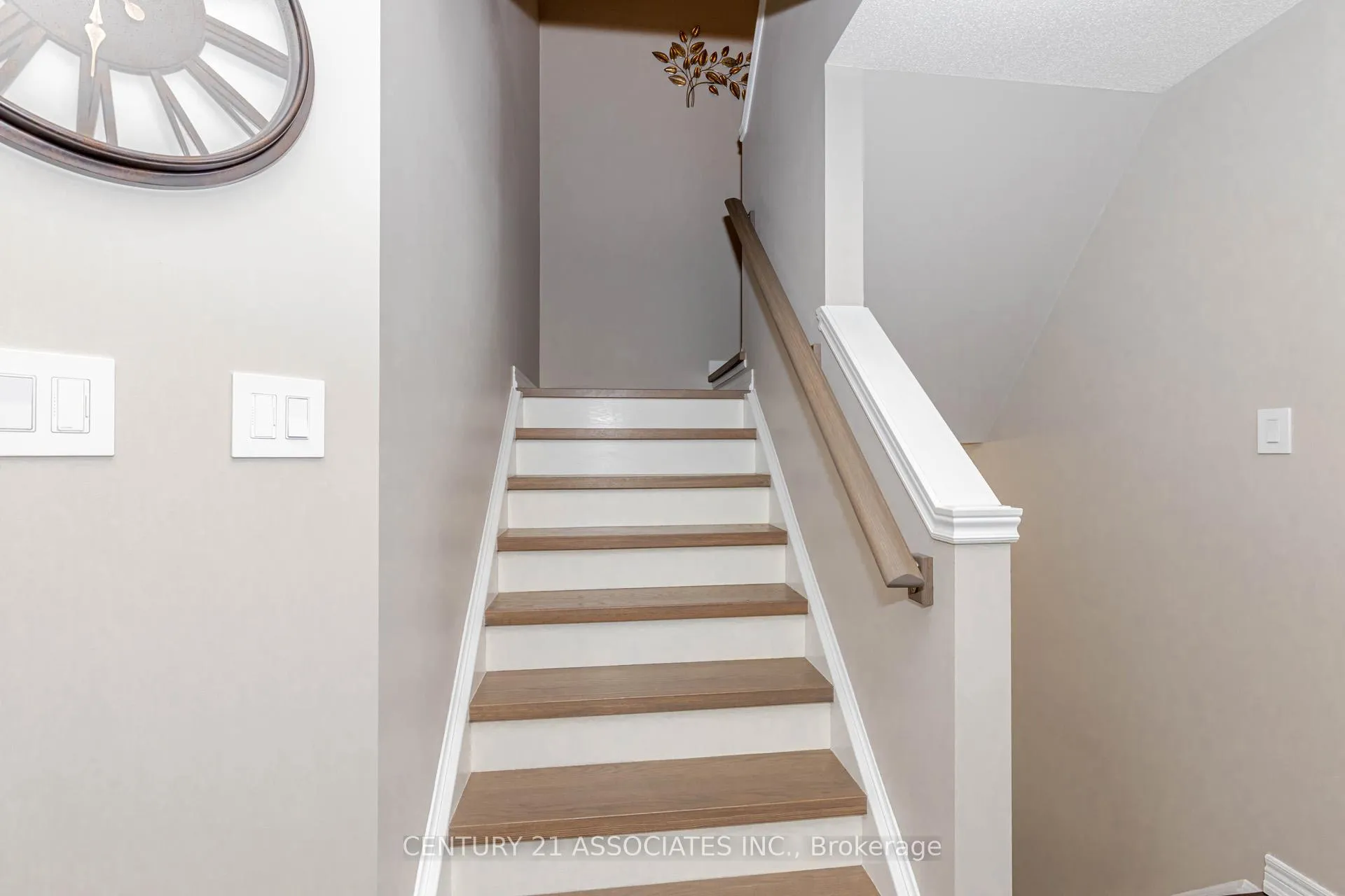 Photo 11 of 4622 Keystone Crescent, Burlington, Alton — HOMEH