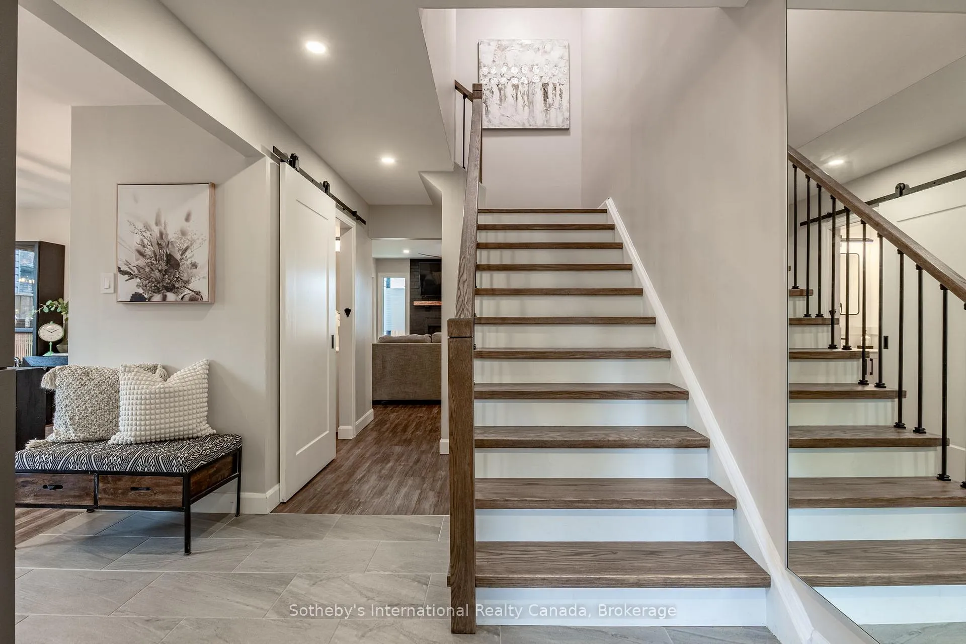 Photo 5 of 23 Carr Drive, Barrie, Letitia Heights — HOMEH