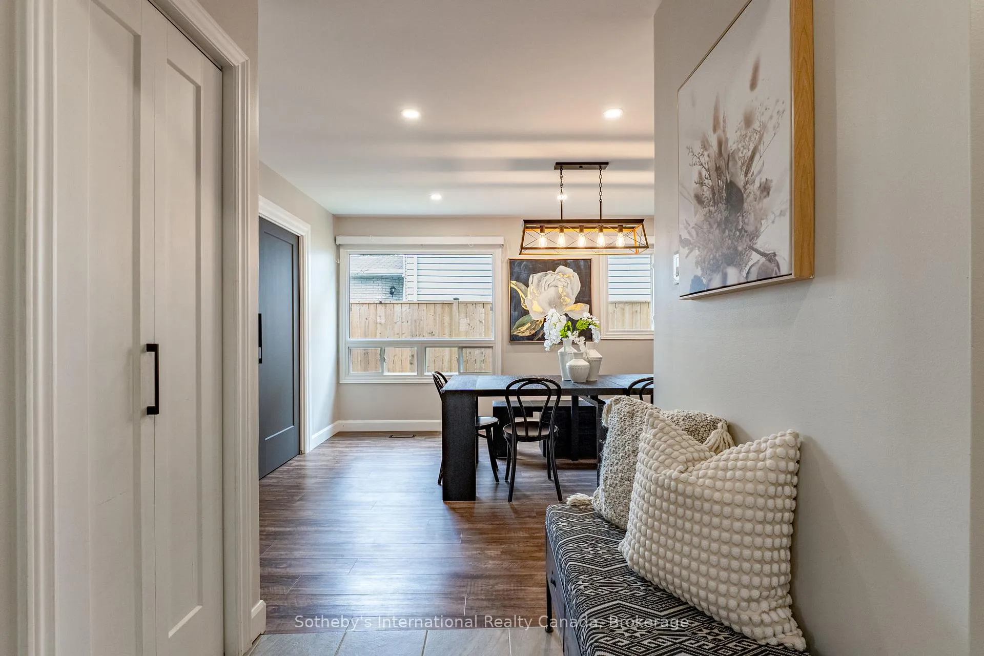 Photo 6 of 23 Carr Drive, Barrie, Letitia Heights — HOMEH