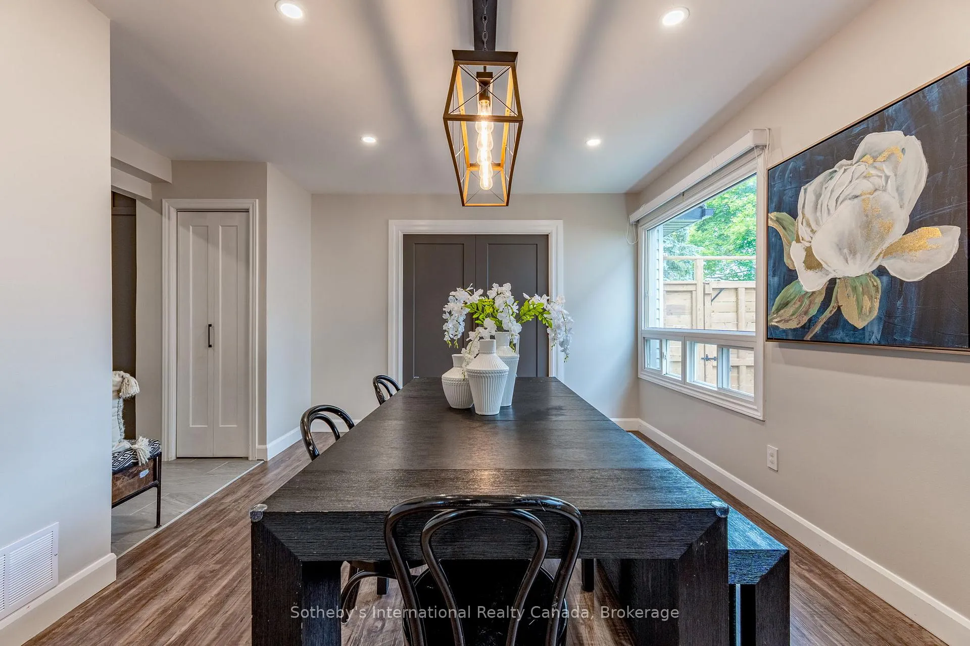 Photo 8 of 23 Carr Drive, Barrie, Letitia Heights — HOMEH