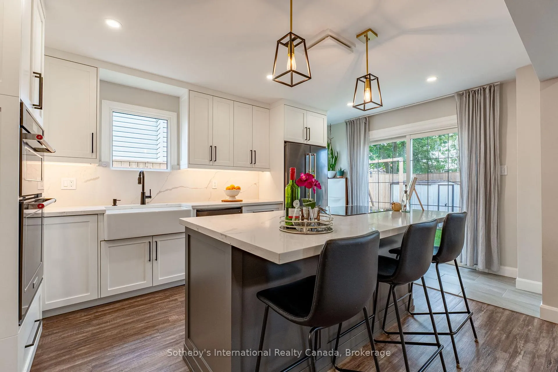 Photo 9 of 23 Carr Drive, Barrie, Letitia Heights — HOMEH