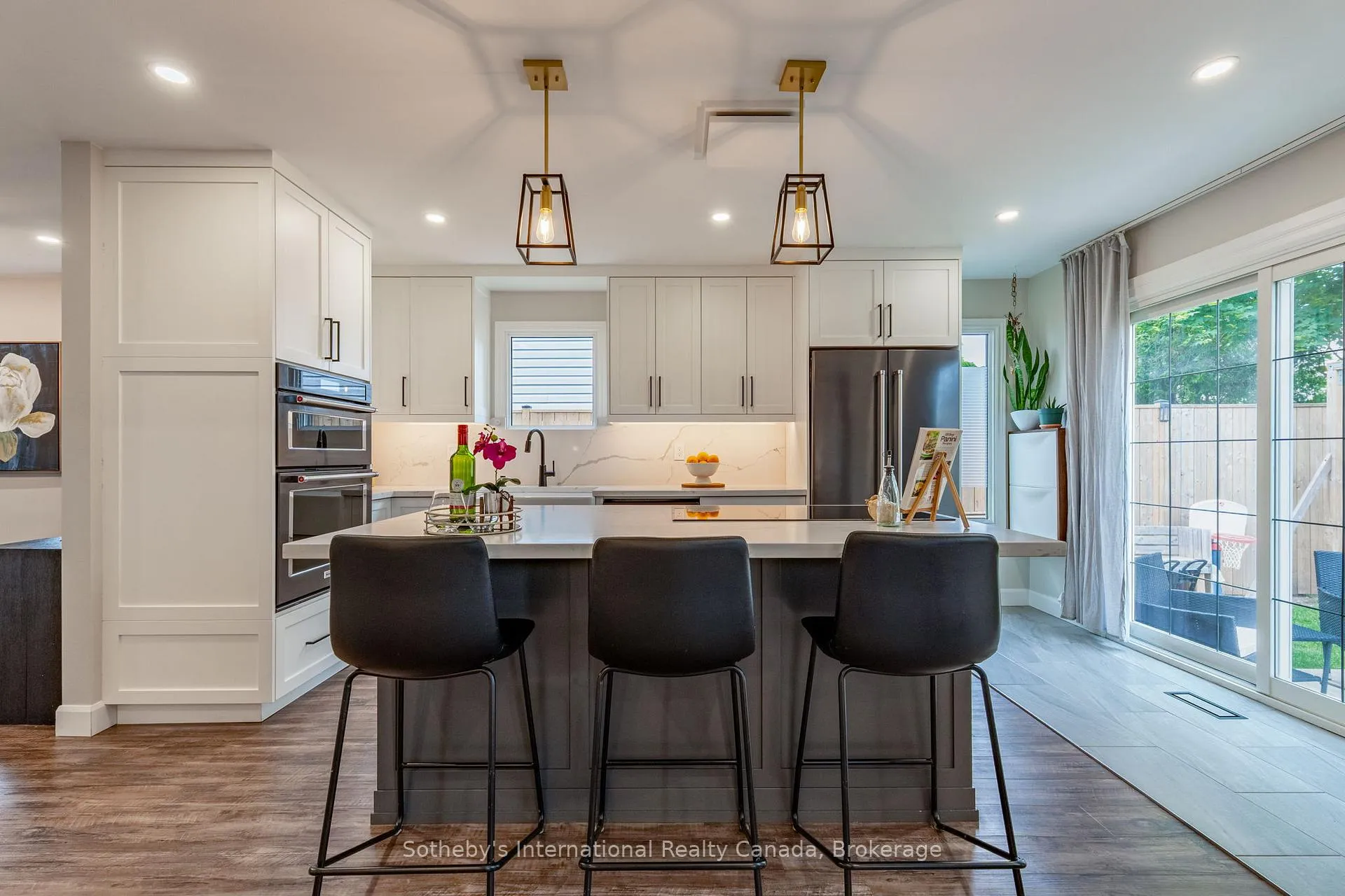 Photo 11 of 23 Carr Drive, Barrie, Letitia Heights — HOMEH