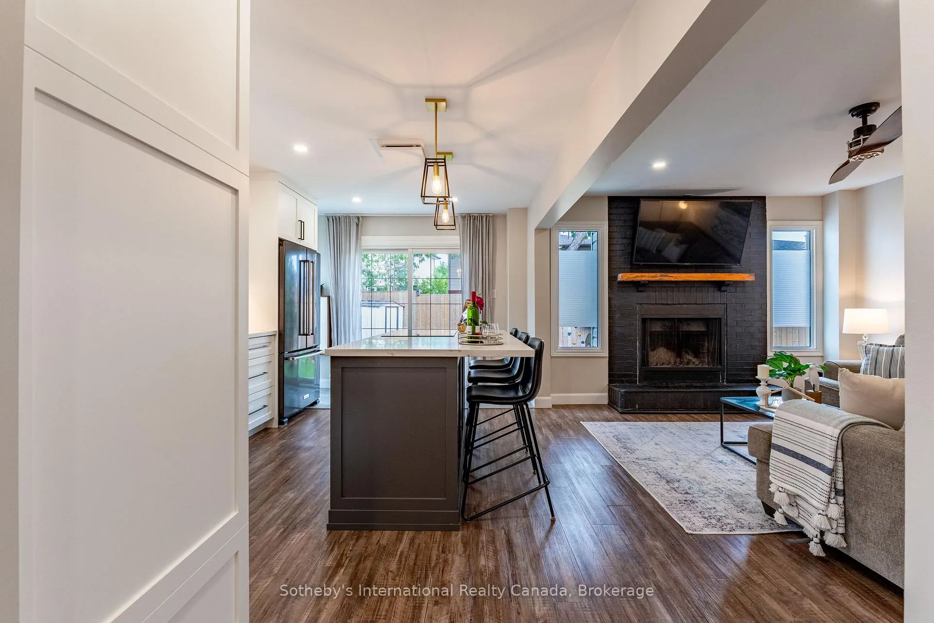Photo 12 of 23 Carr Drive, Barrie, Letitia Heights — HOMEH