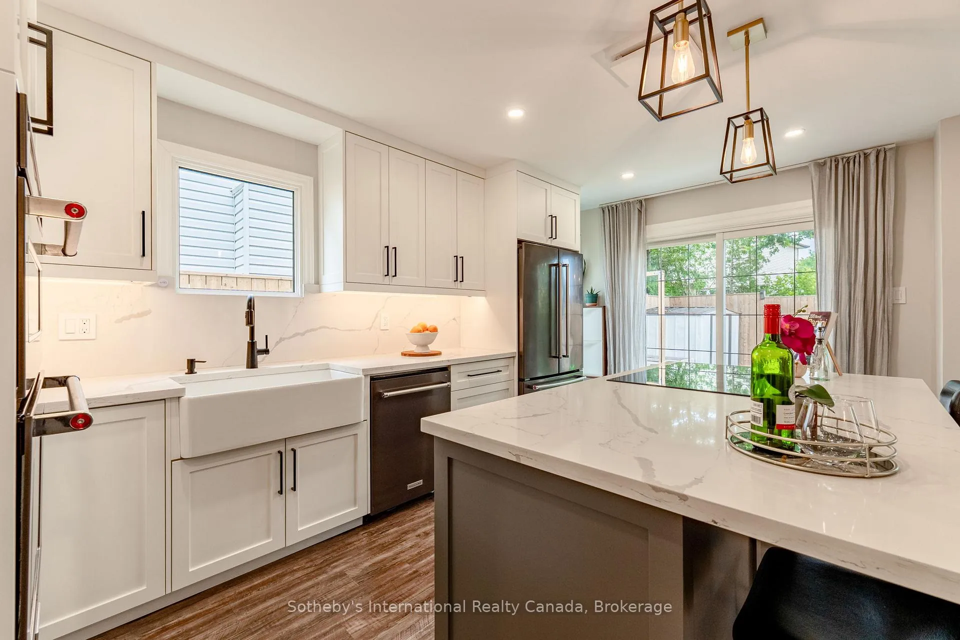 Photo 17 of 23 Carr Drive, Barrie, Letitia Heights — HOMEH