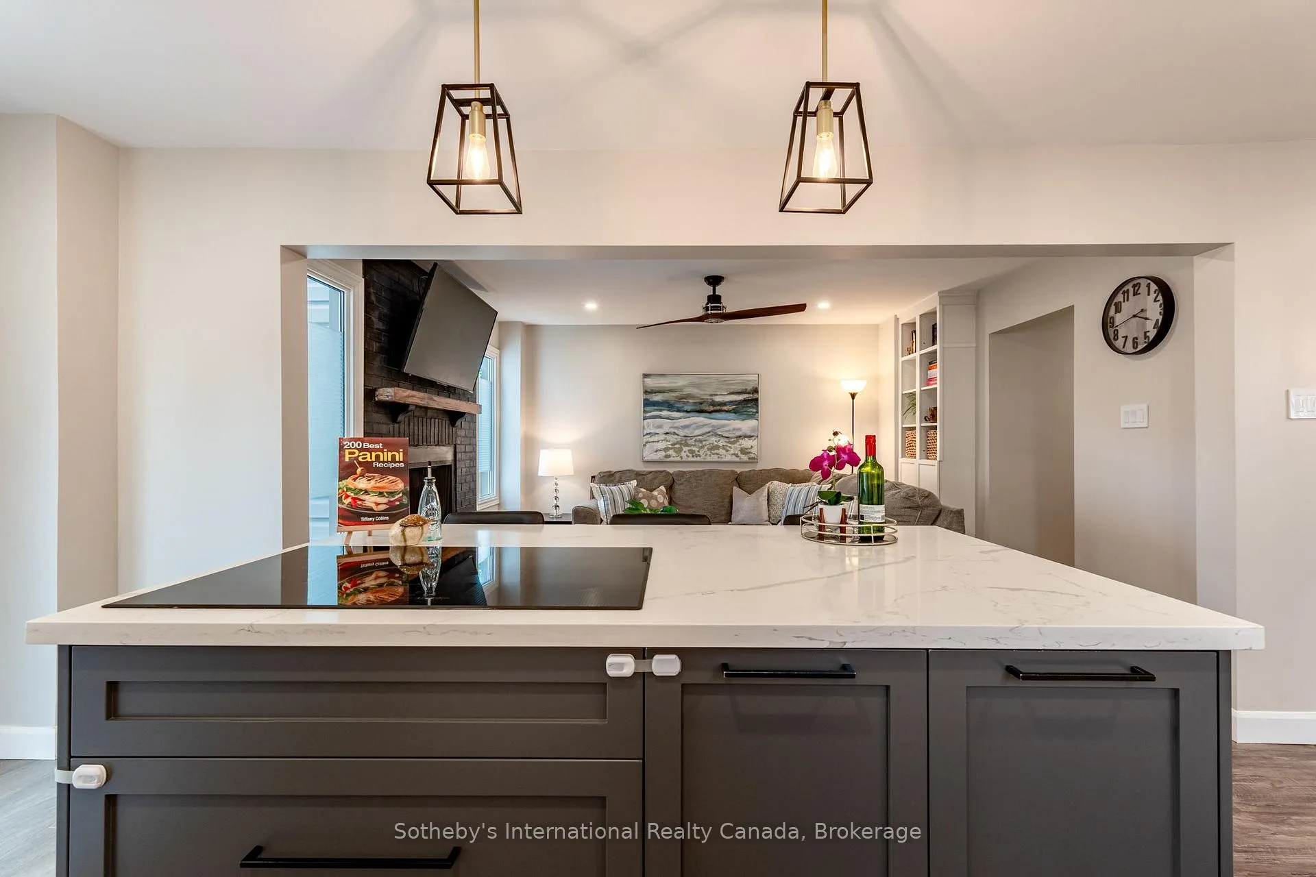 Photo 18 of 23 Carr Drive, Barrie, Letitia Heights — HOMEH