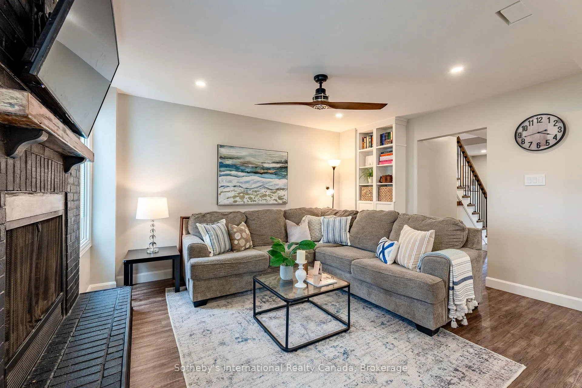 Photo 19 of 23 Carr Drive, Barrie, Letitia Heights — HOMEH