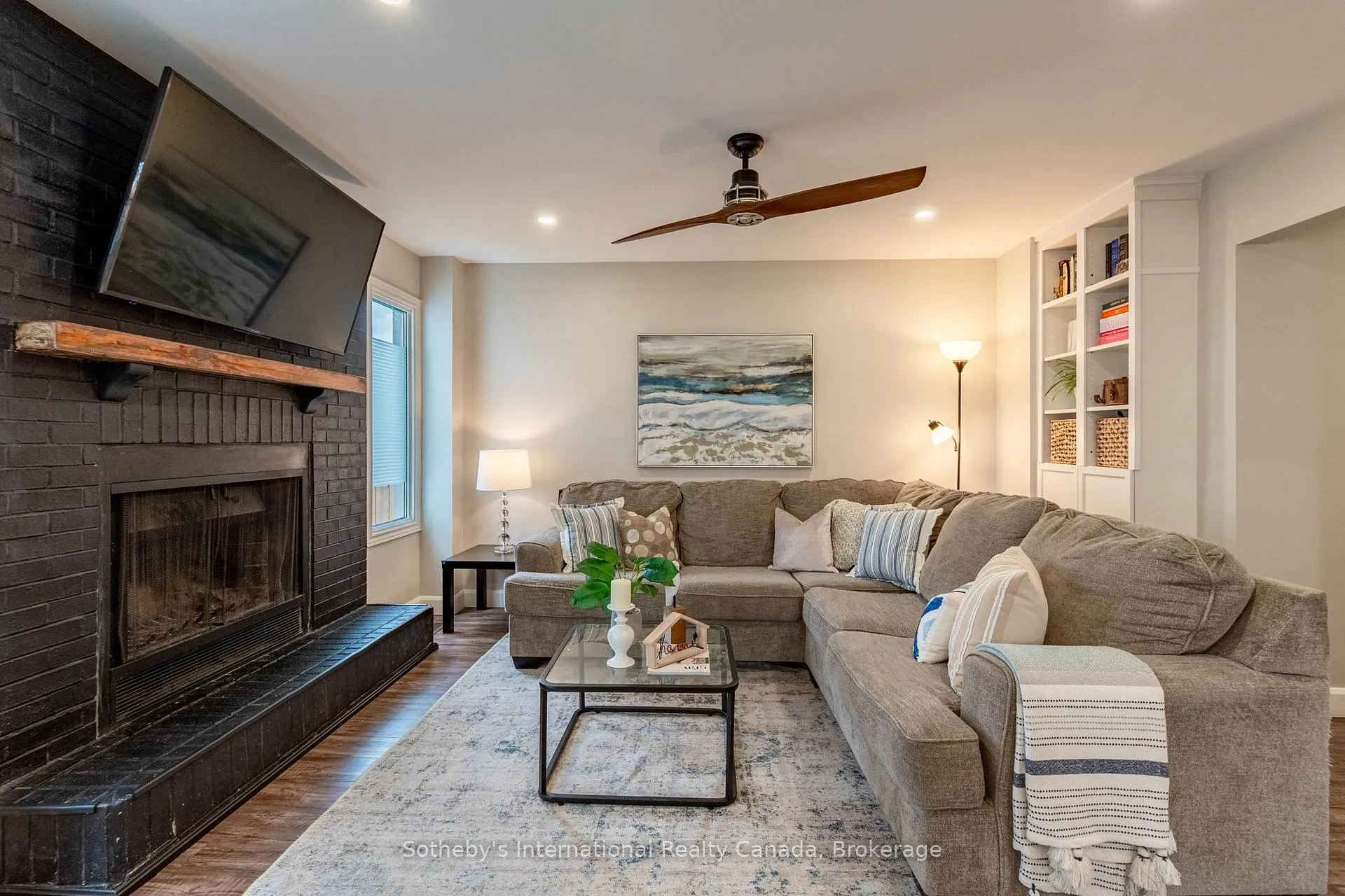 Photo 20 of 23 Carr Drive, Barrie, Letitia Heights — HOMEH