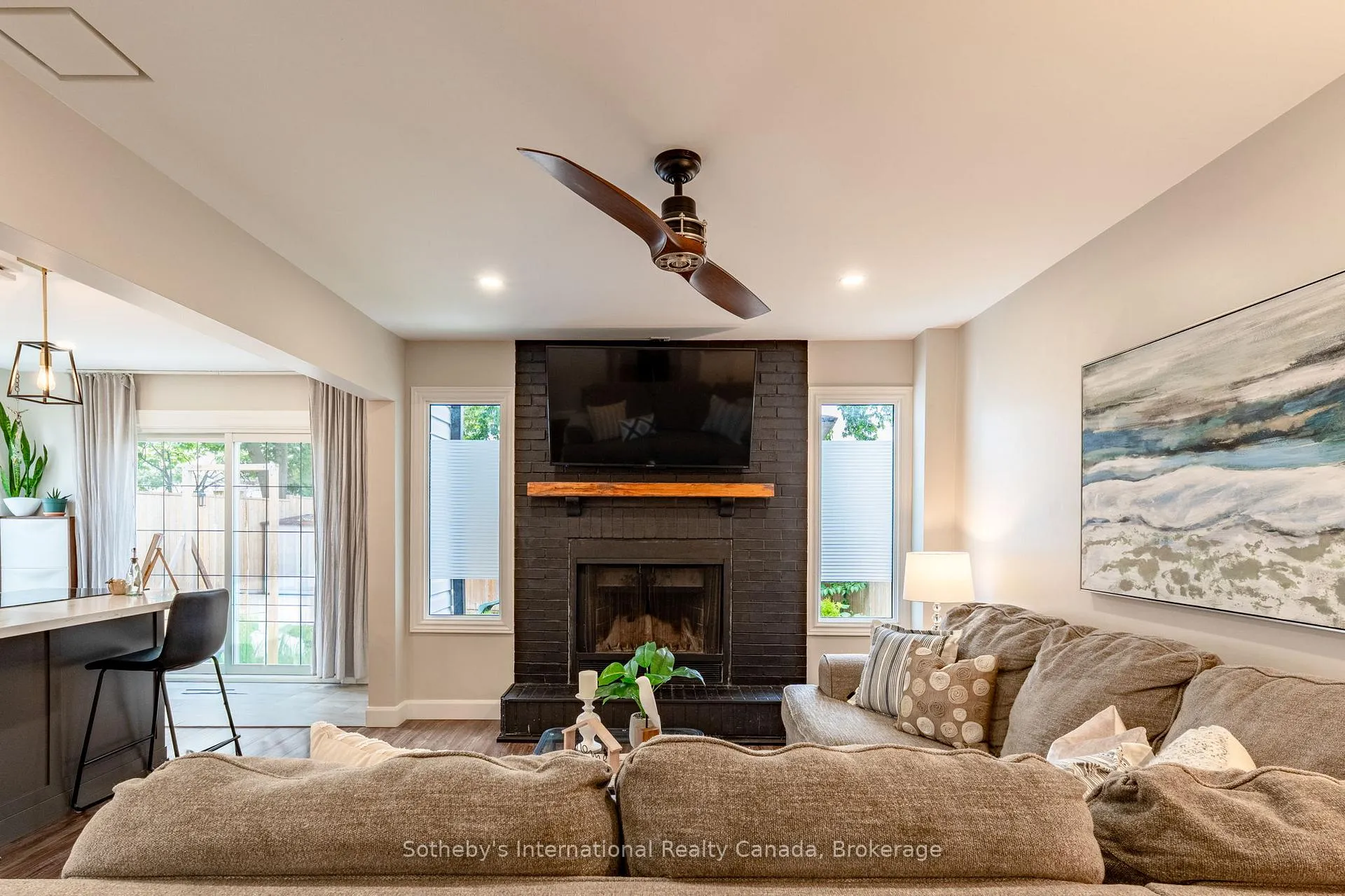 Photo 22 of 23 Carr Drive, Barrie, Letitia Heights — HOMEH