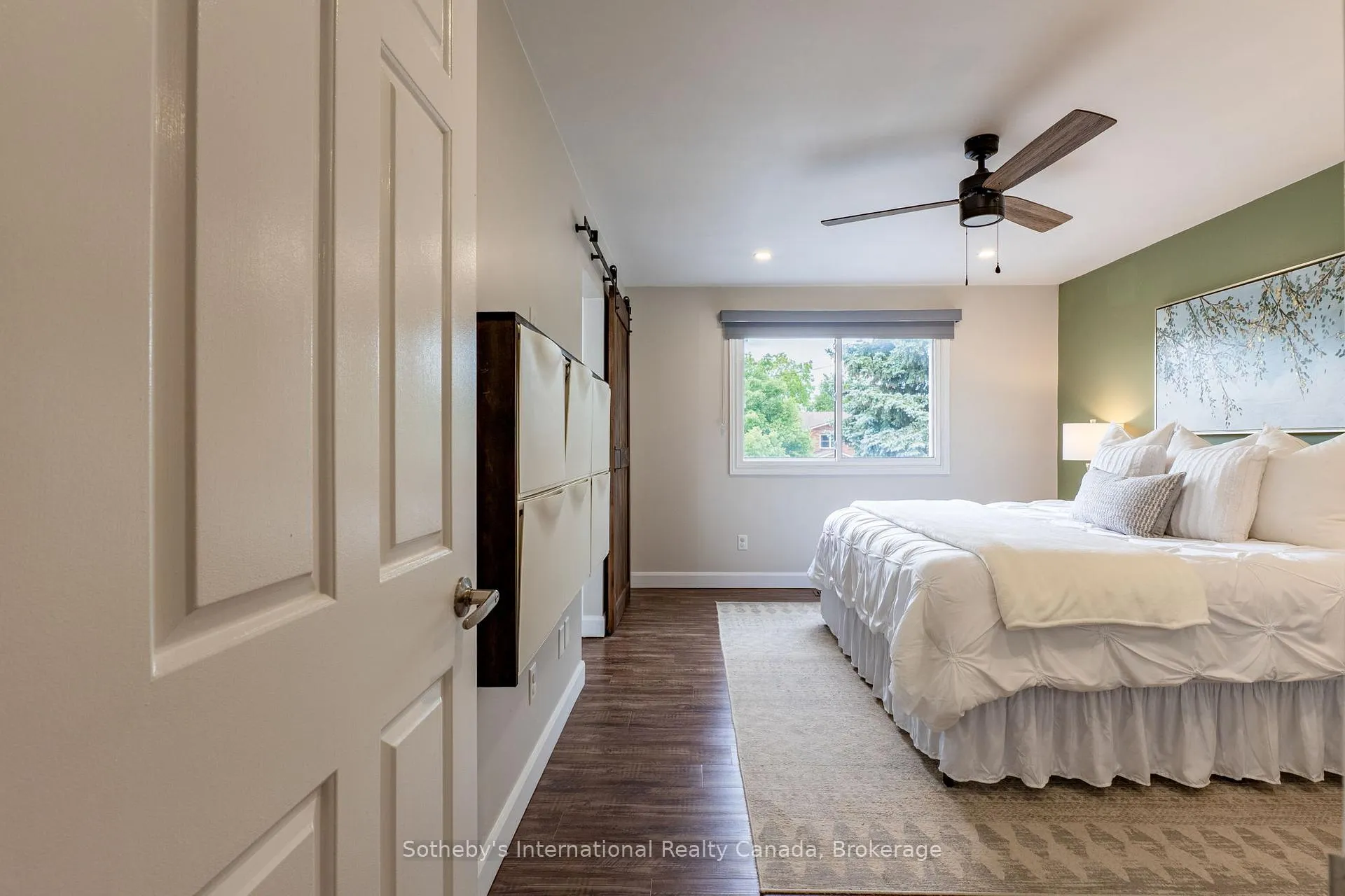 Photo 26 of 23 Carr Drive, Barrie, Letitia Heights — HOMEH
