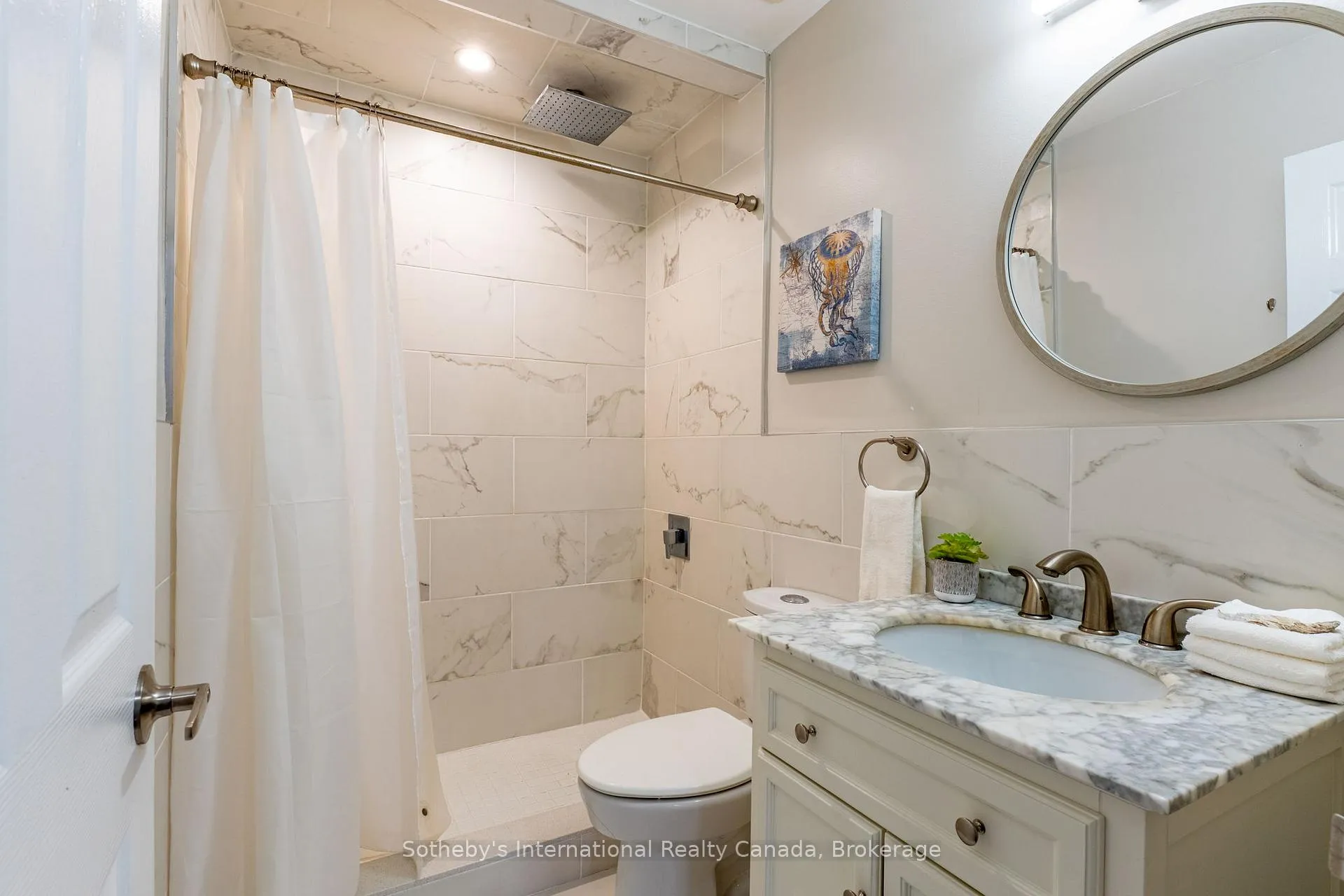 Photo 32 of 23 Carr Drive, Barrie, Letitia Heights — HOMEH