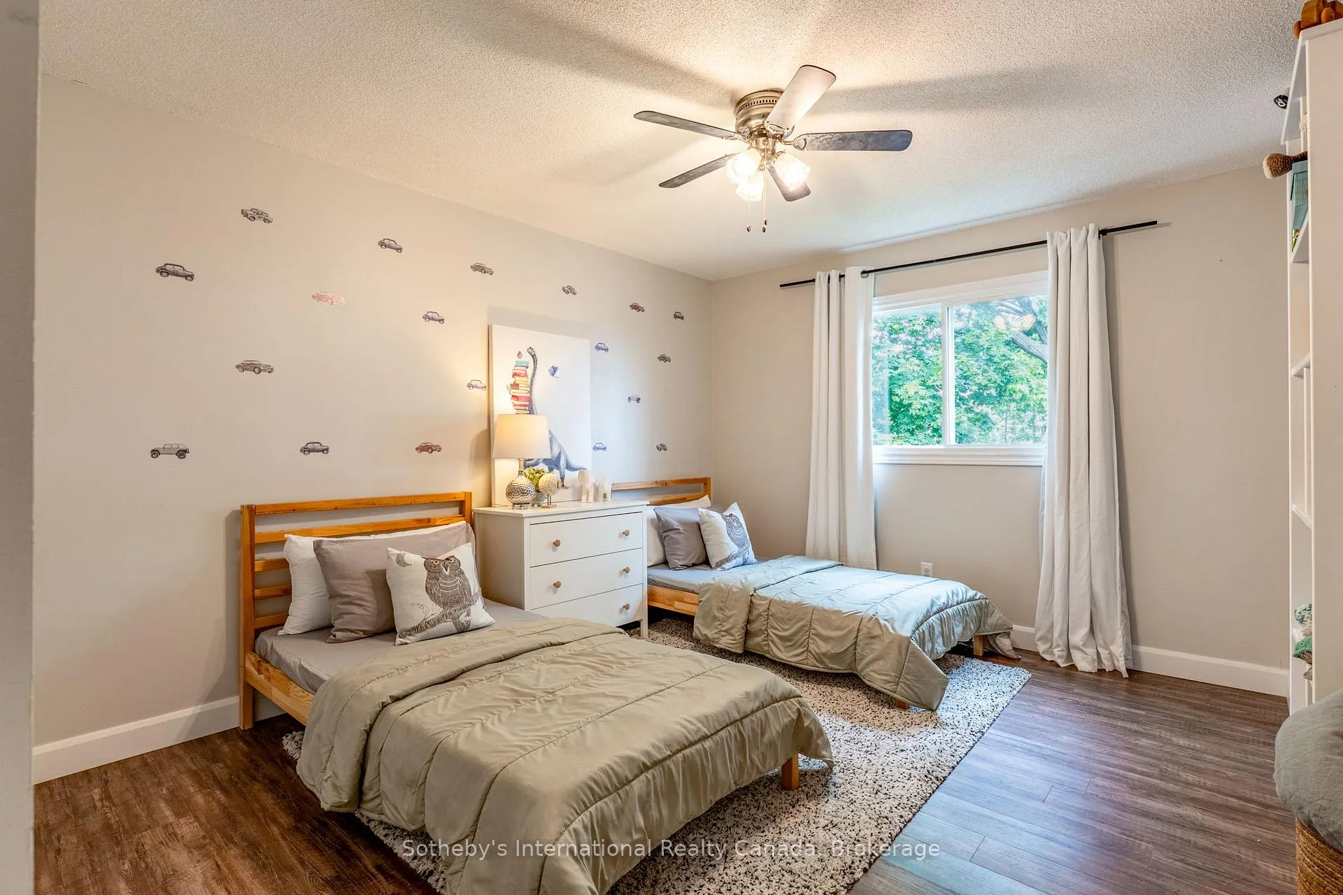 Photo 33 of 23 Carr Drive, Barrie, Letitia Heights — HOMEH