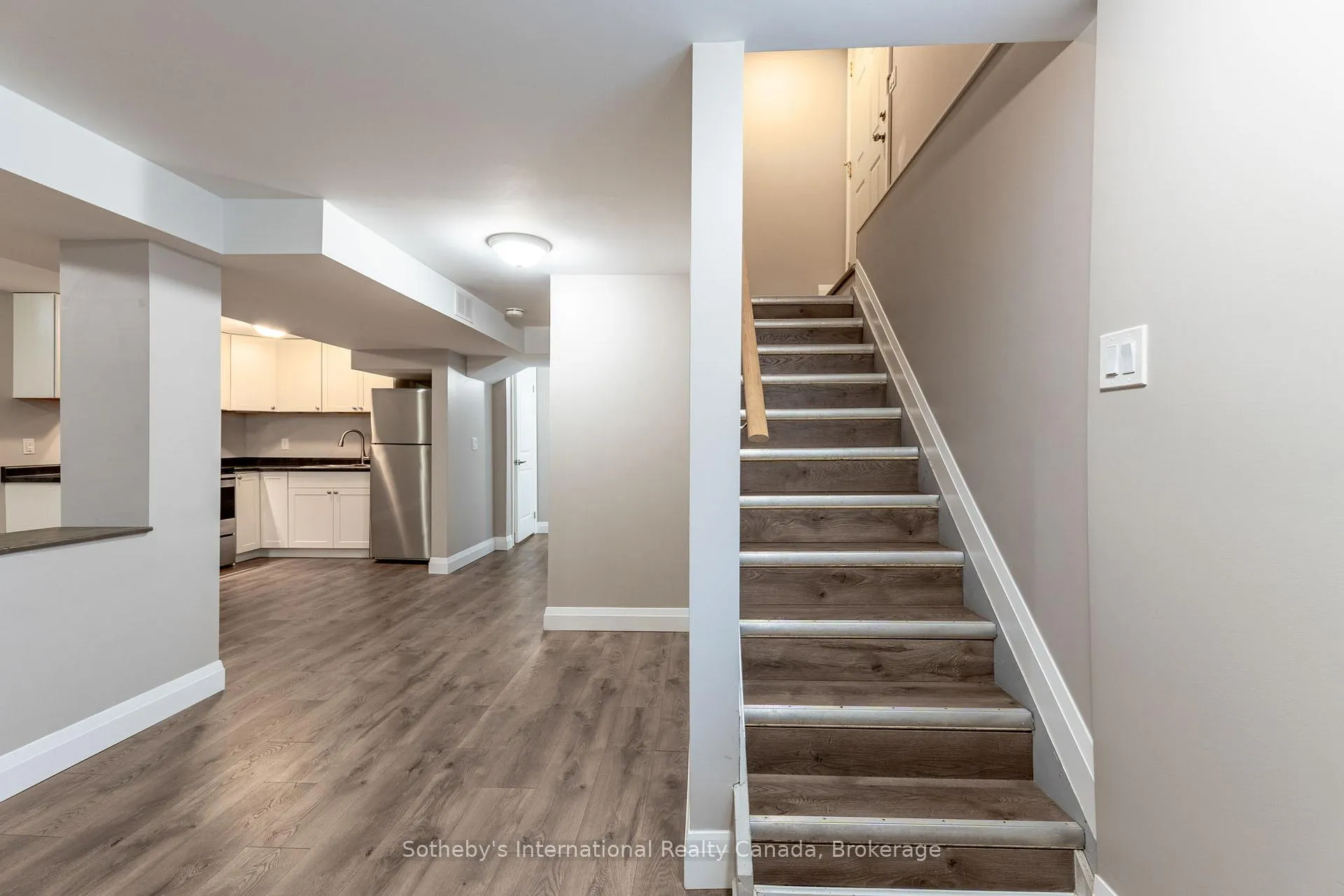 Photo 39 of 23 Carr Drive, Barrie, Letitia Heights — HOMEH