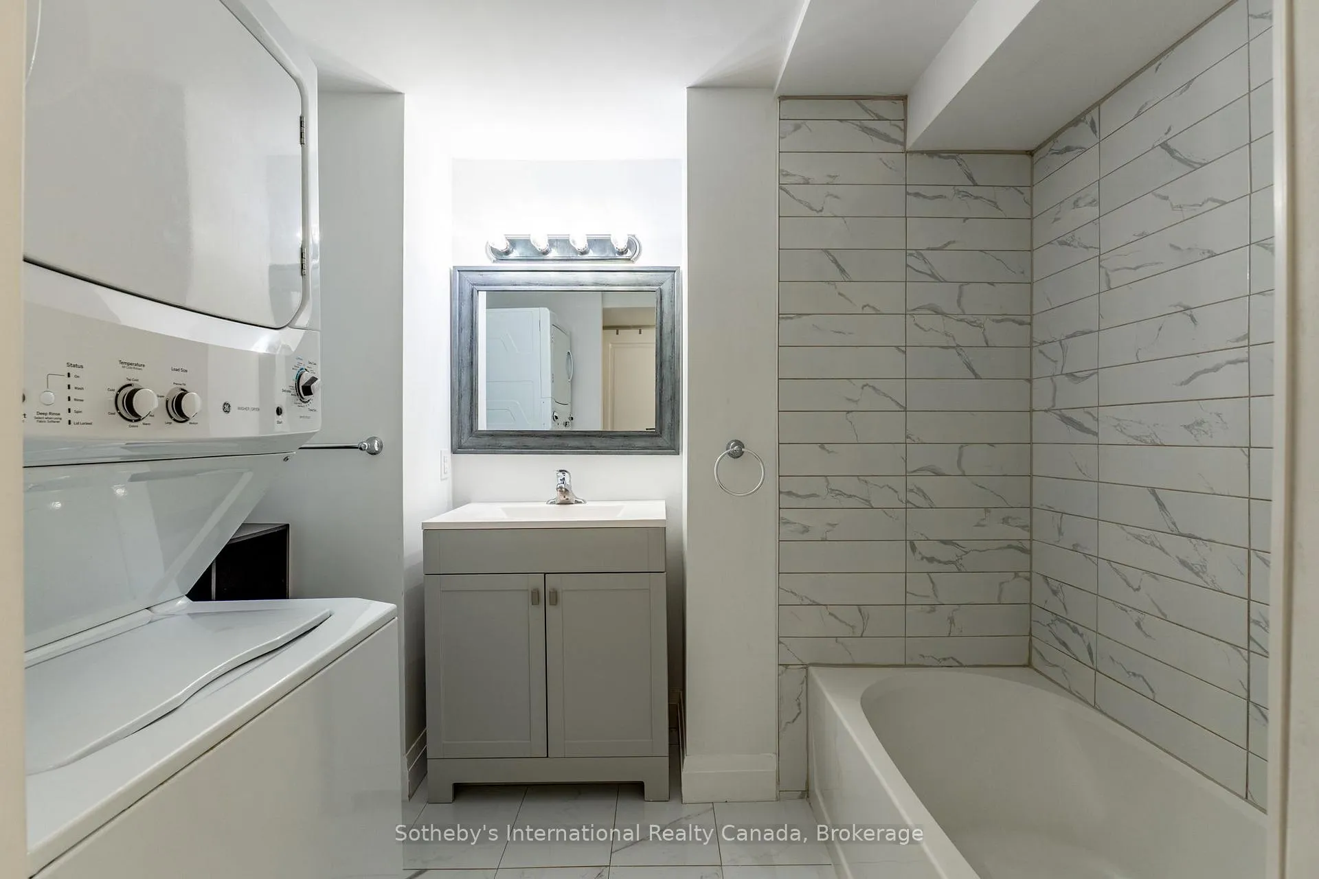 Photo 43 of 23 Carr Drive, Barrie, Letitia Heights — HOMEH